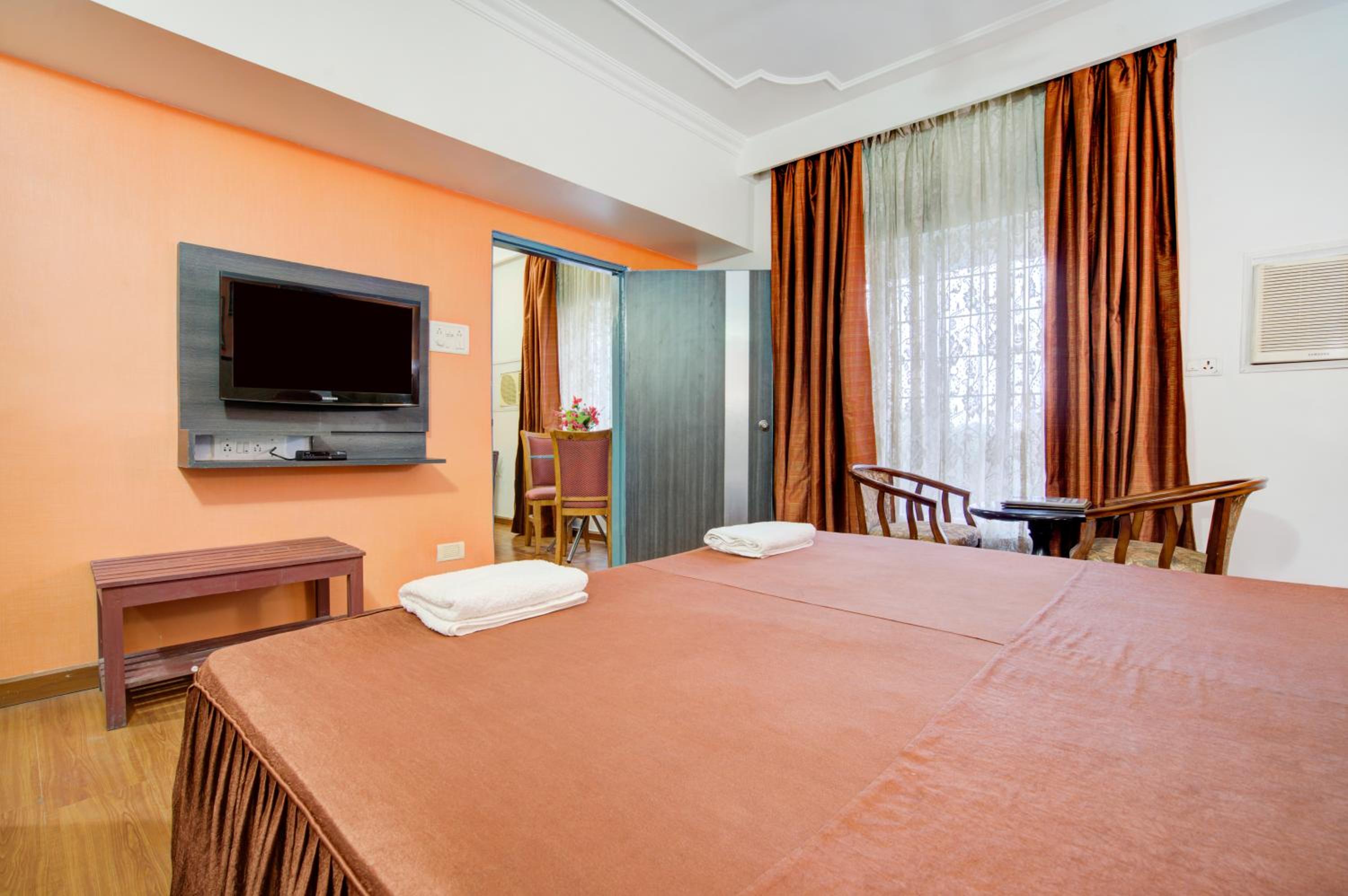 Deluxe King Suite photo 3