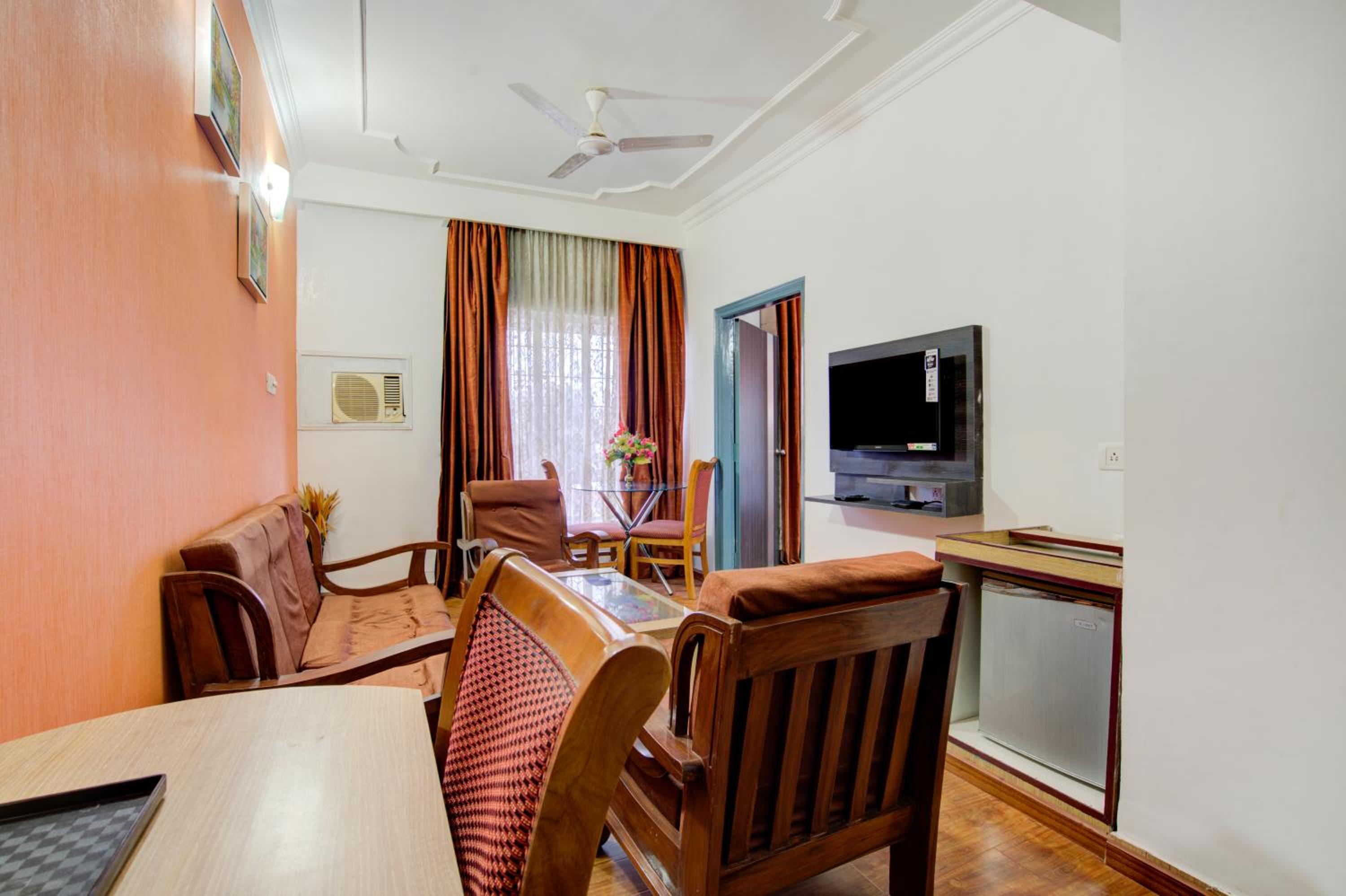 Deluxe King Suite photo 2