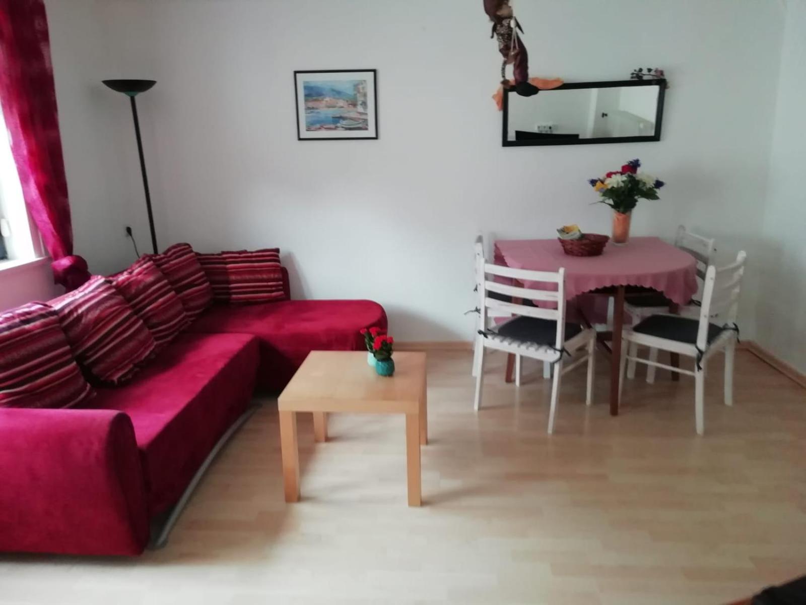 Apartment with Mountain View - Photo 2
