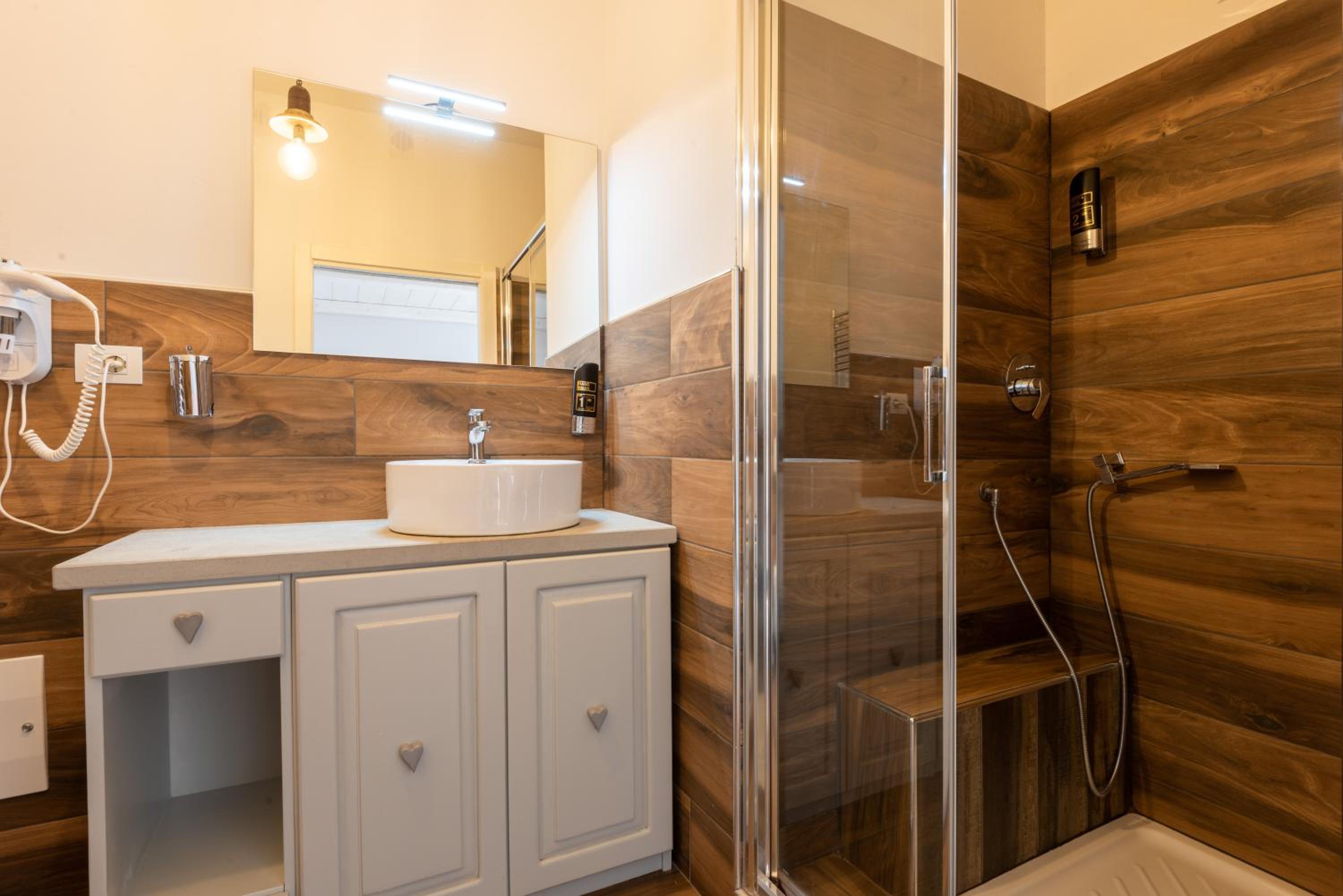 Quadruple Room - Photo 14