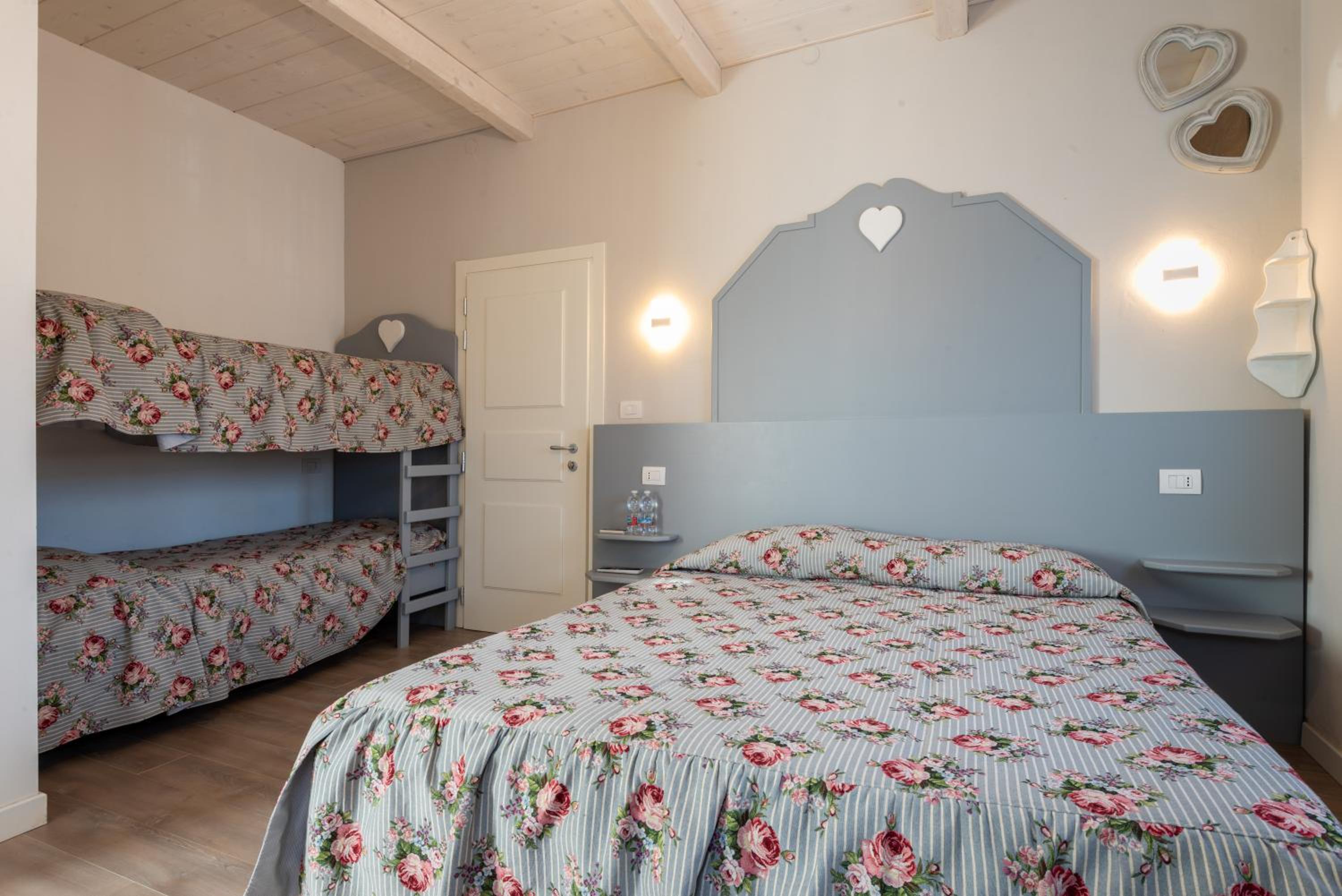 Quadruple Room - Photo 12