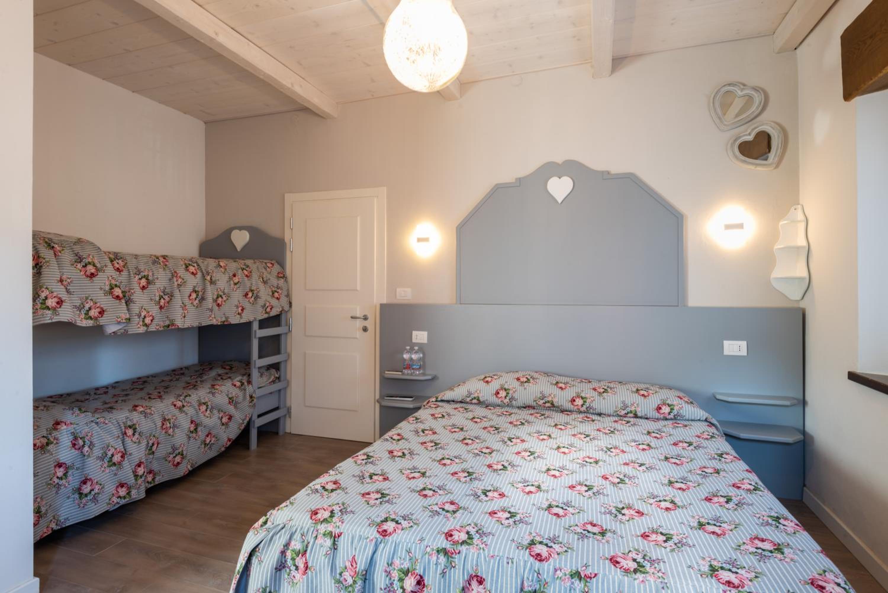 Quadruple Room - Photo 5