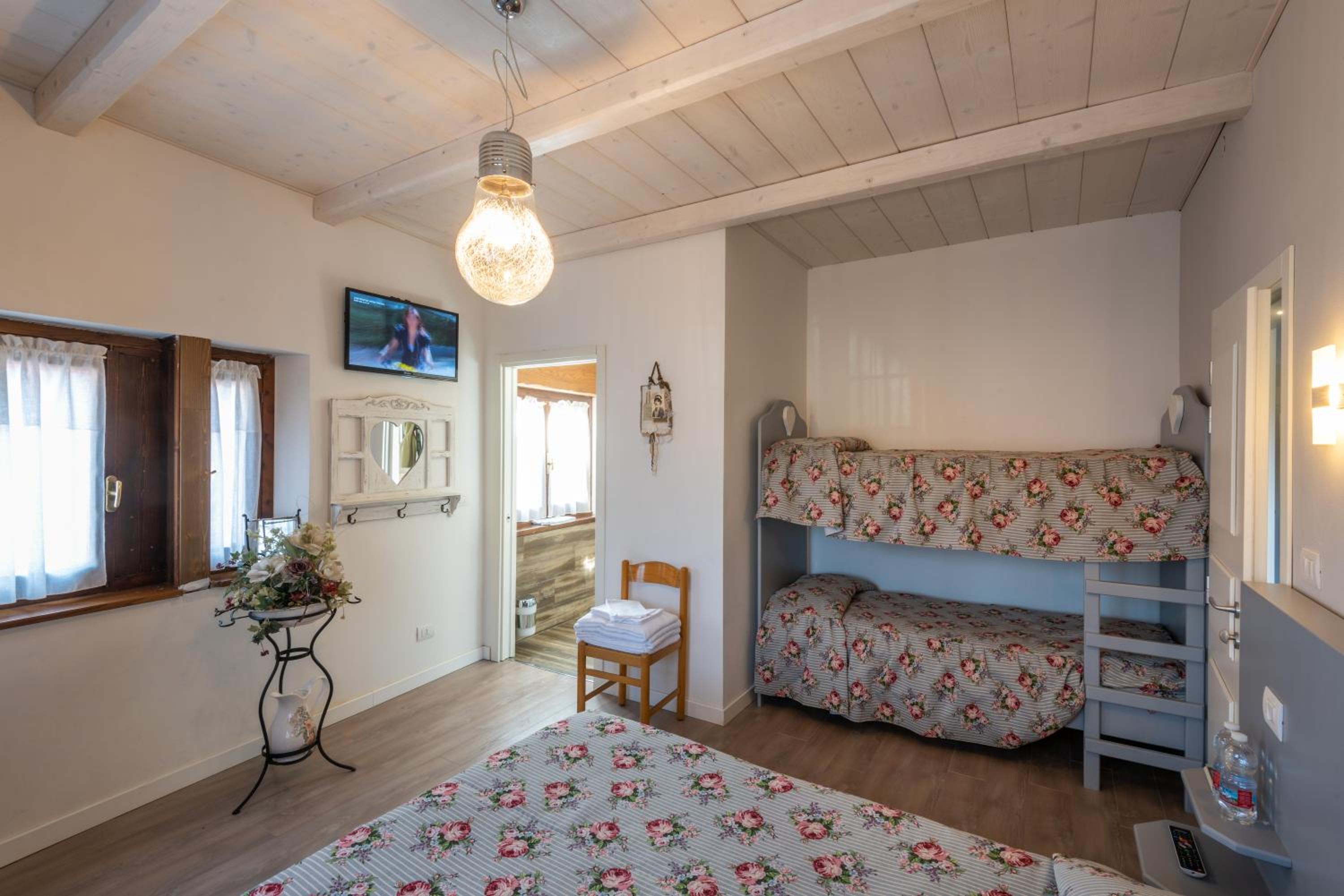 Quadruple Room - Photo 9