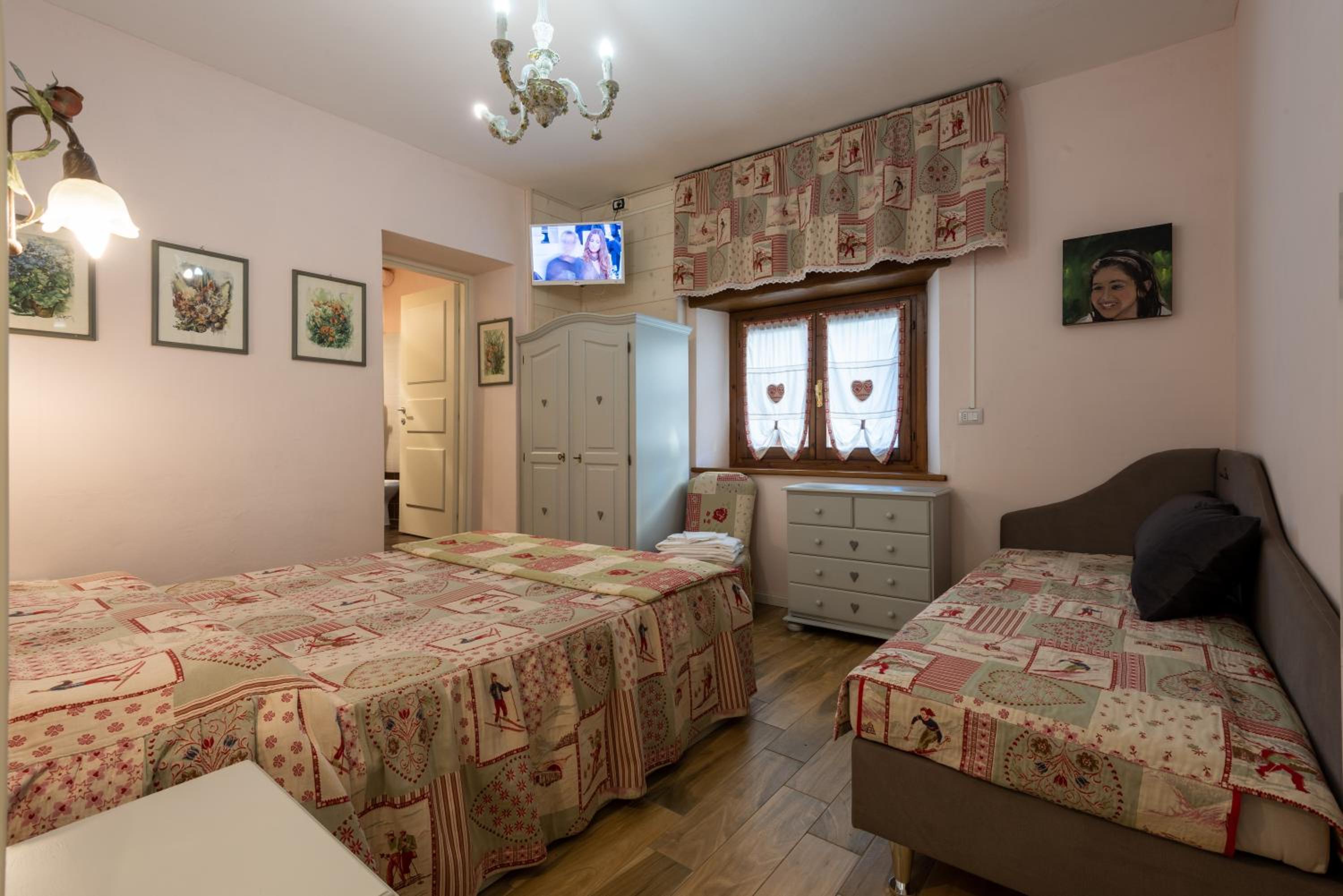 Standard Double Room - Photo 4