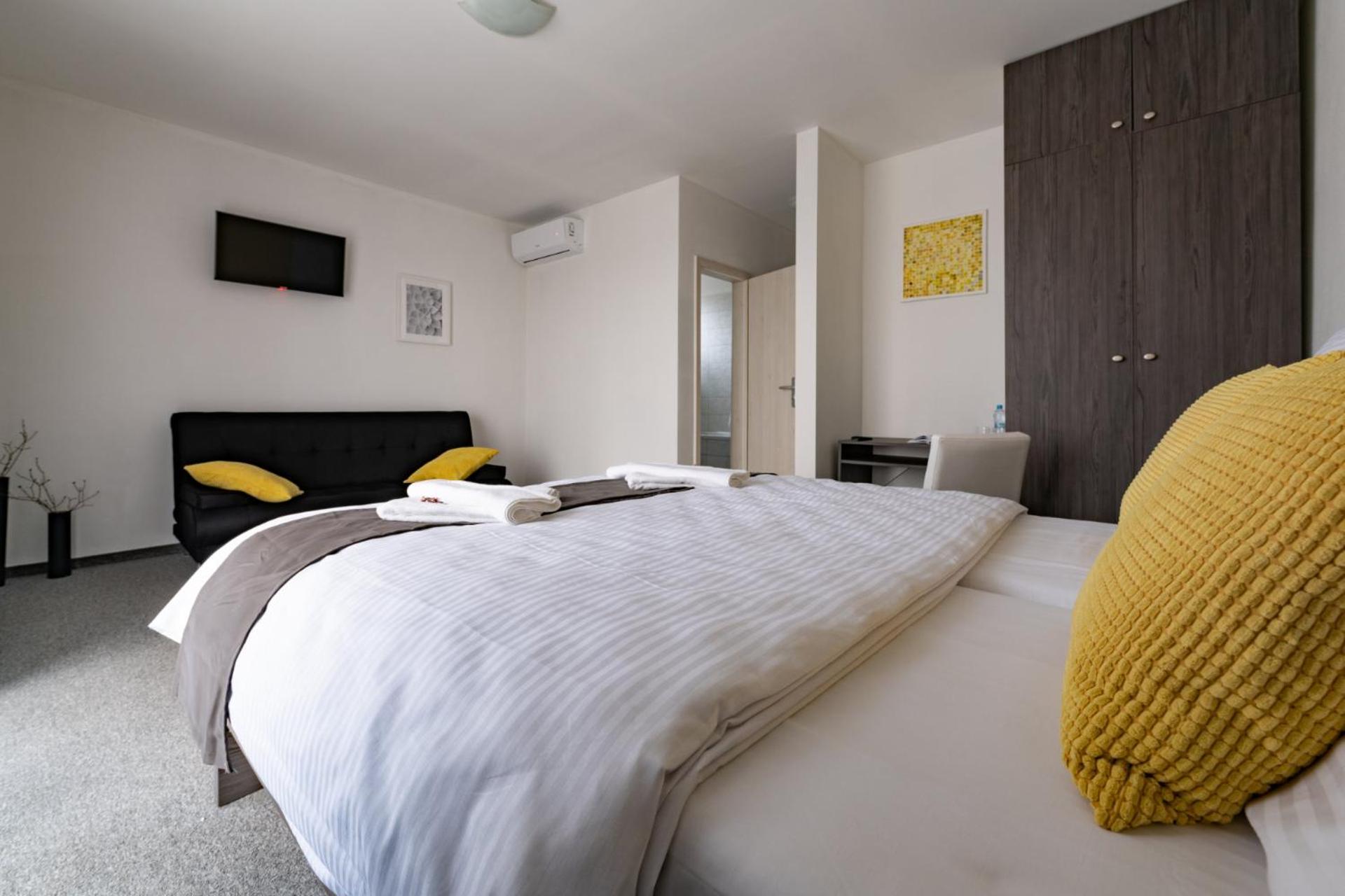 Deluxe Double or Twin Room with Balcony - Photo 7