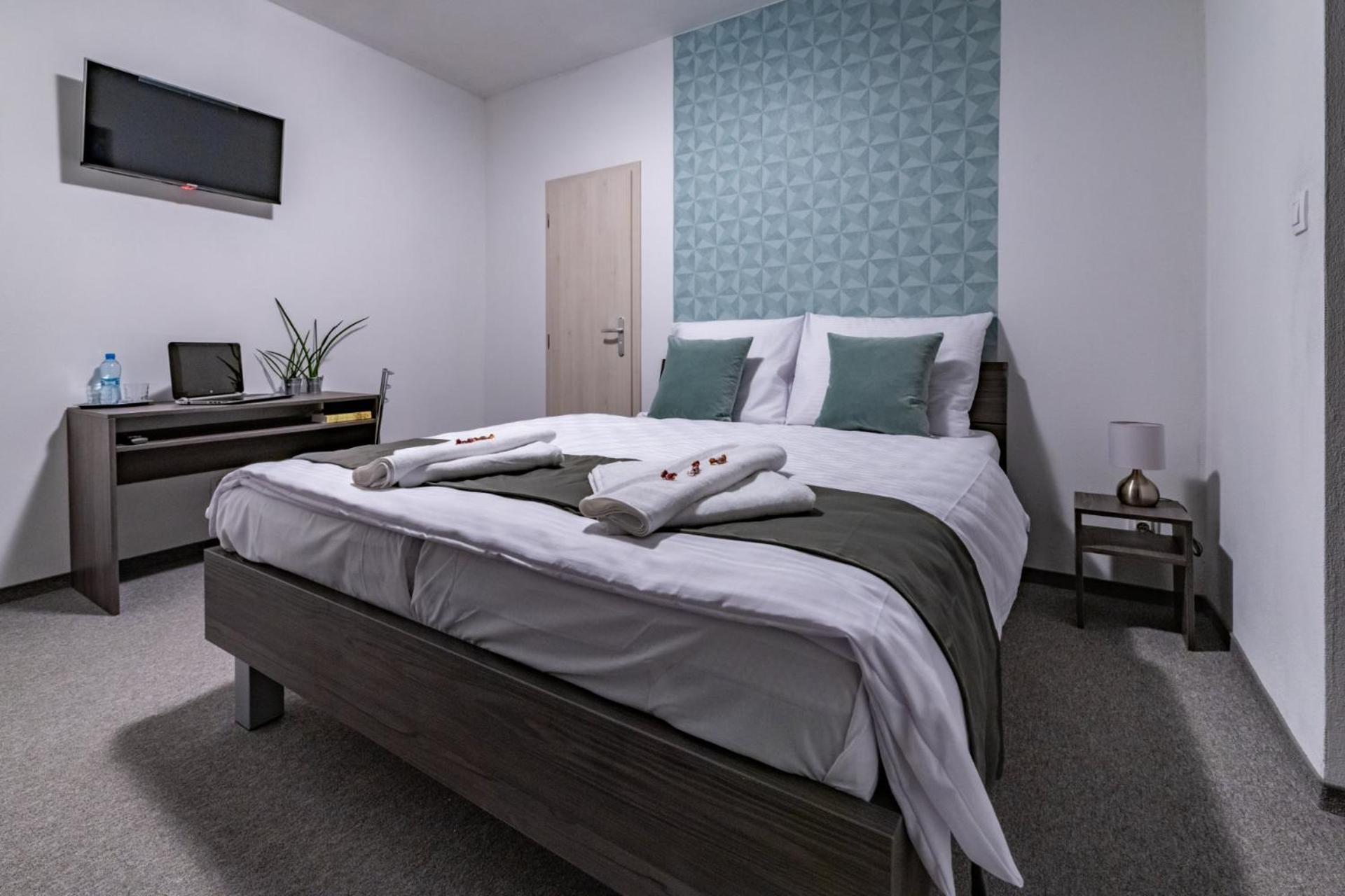 Double or Twin Room - Photo 3