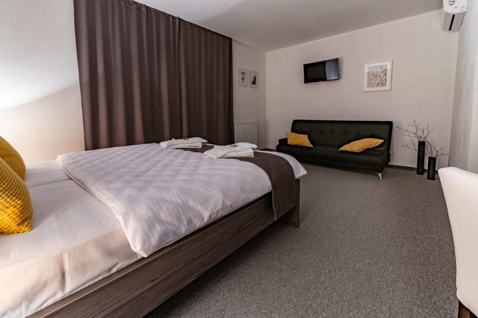 Deluxe Double or Twin Room with Balcony - Photo 5