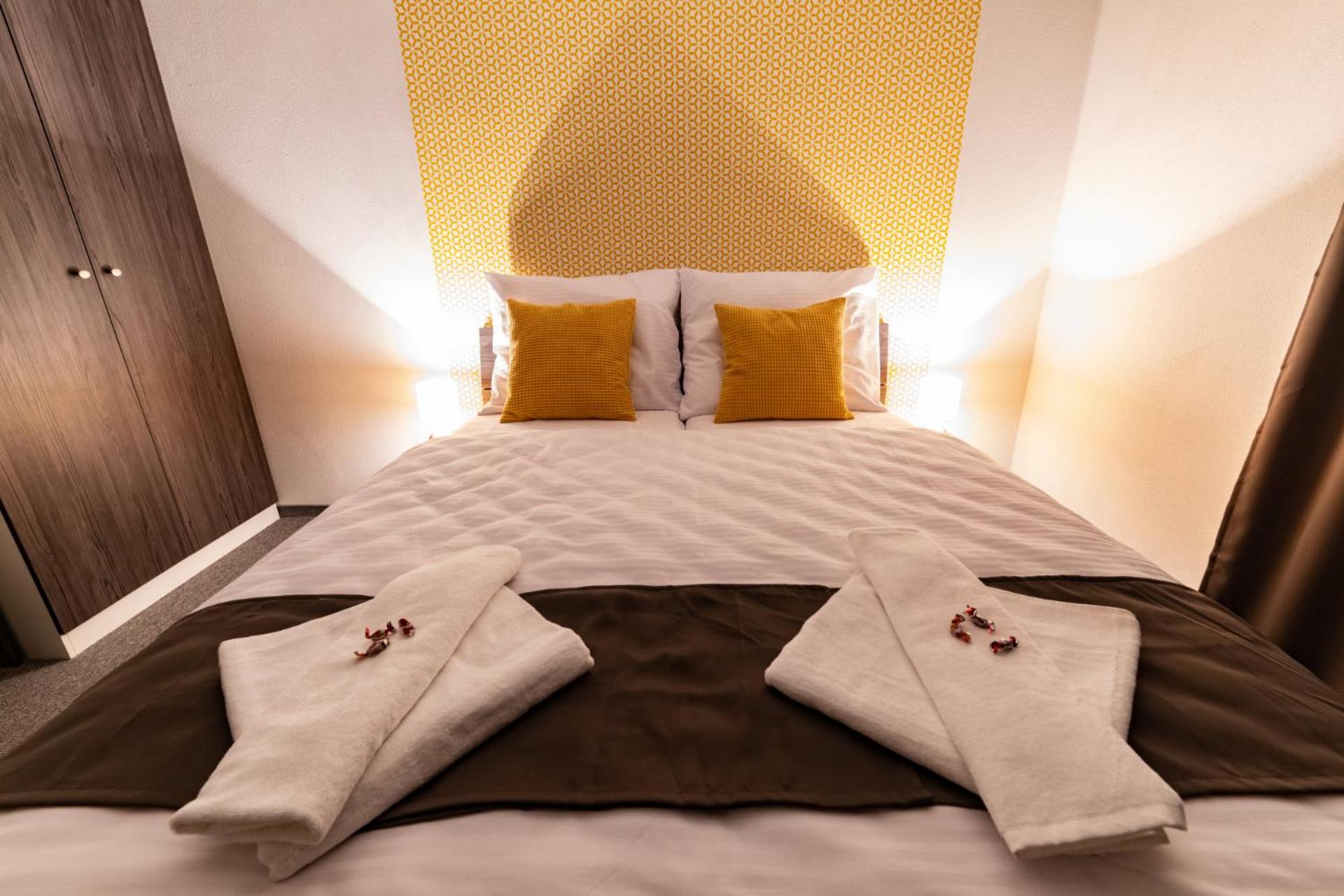 Deluxe Double or Twin Room with Balcony - Photo 8