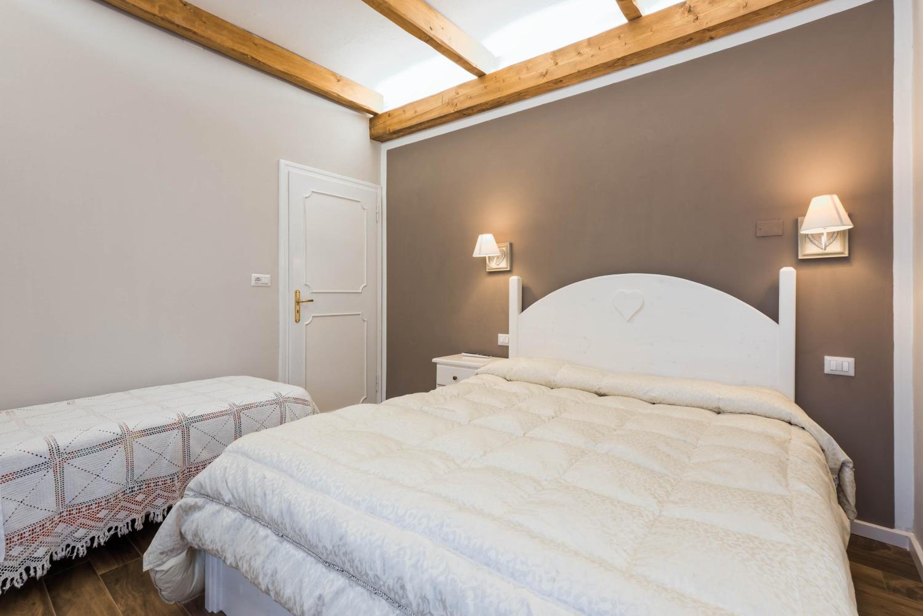 Standard Double Room - Photo 1