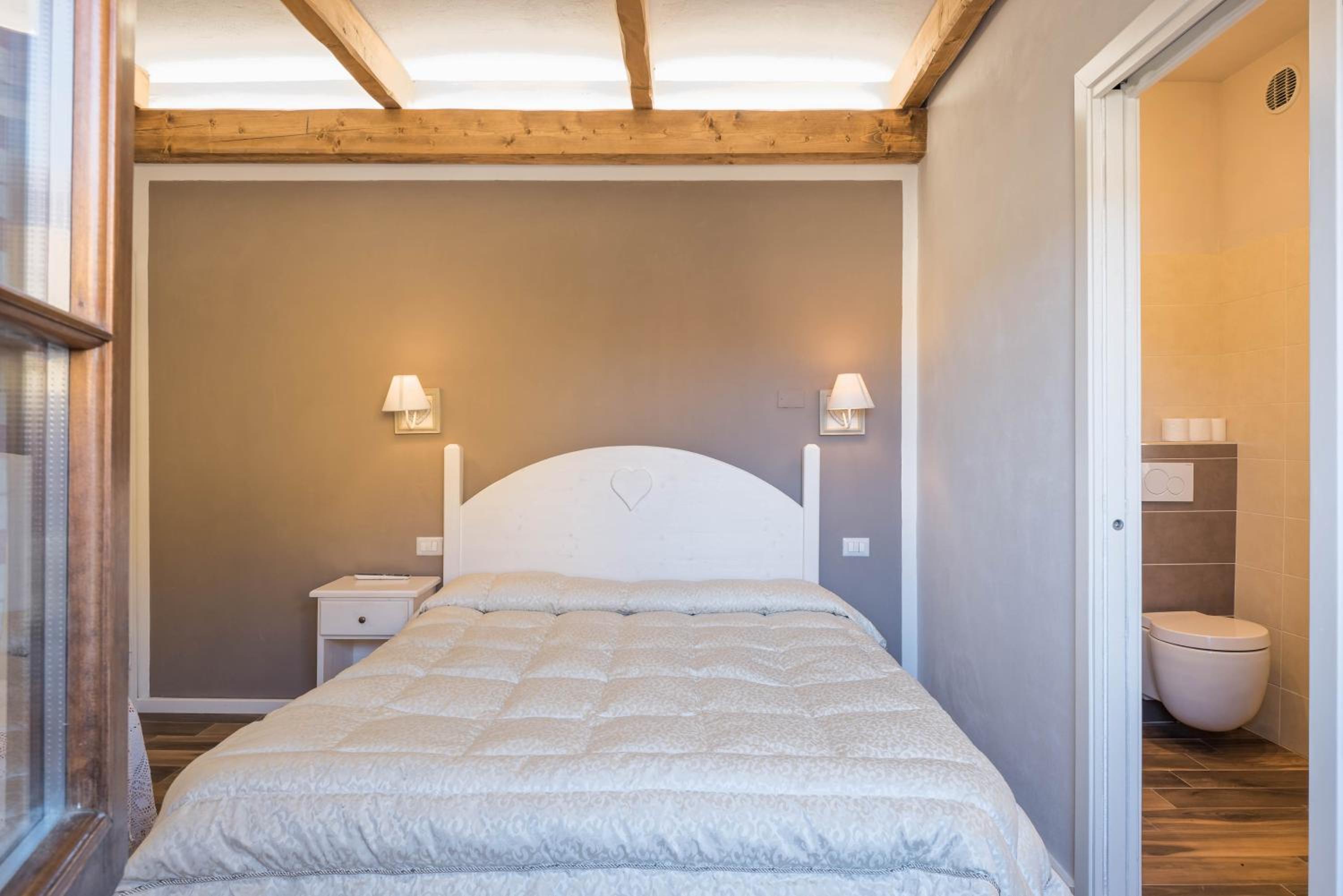 Standard Double Room - Photo 5