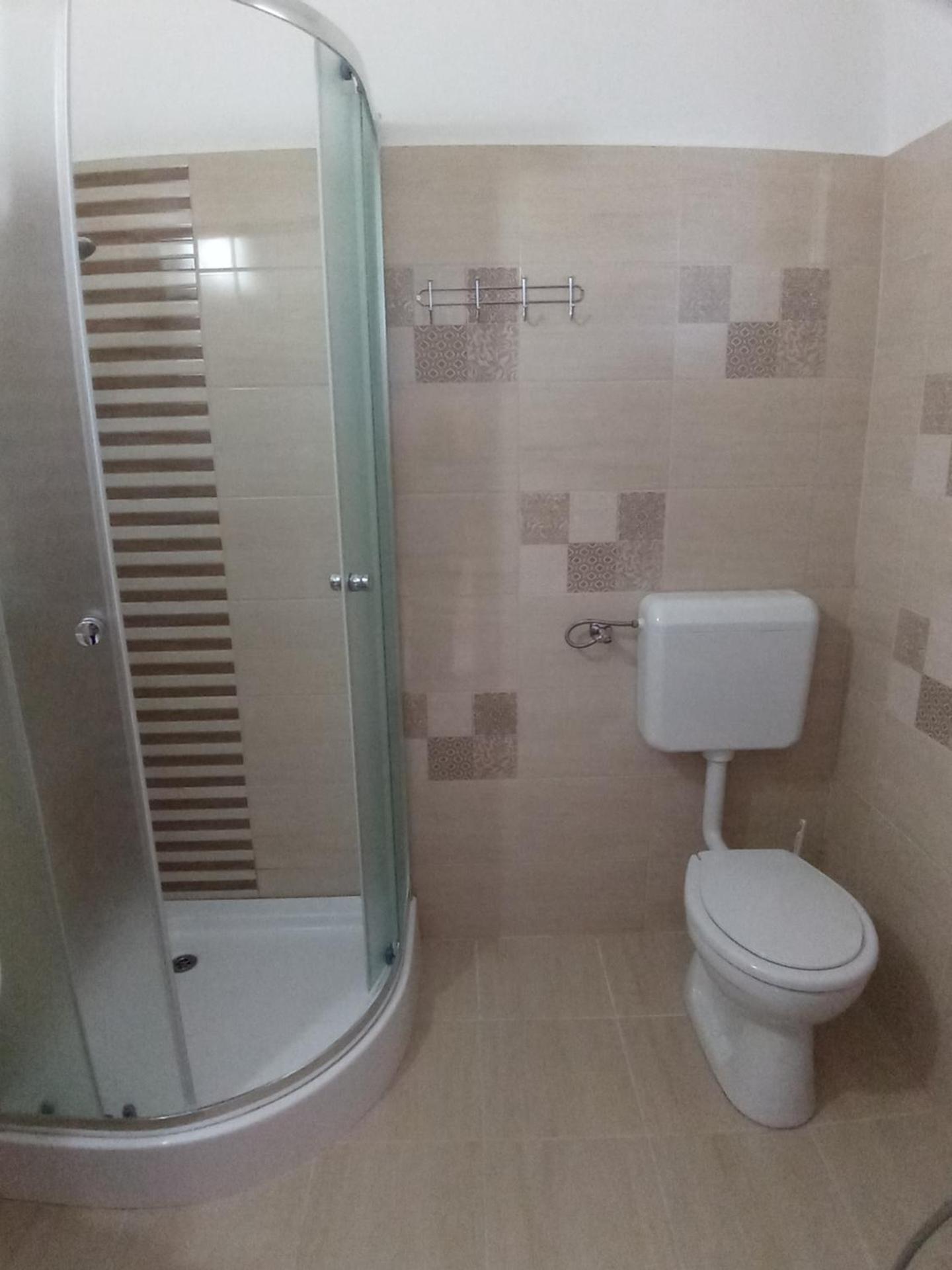 Quadruple Room with Shower - Photo 5