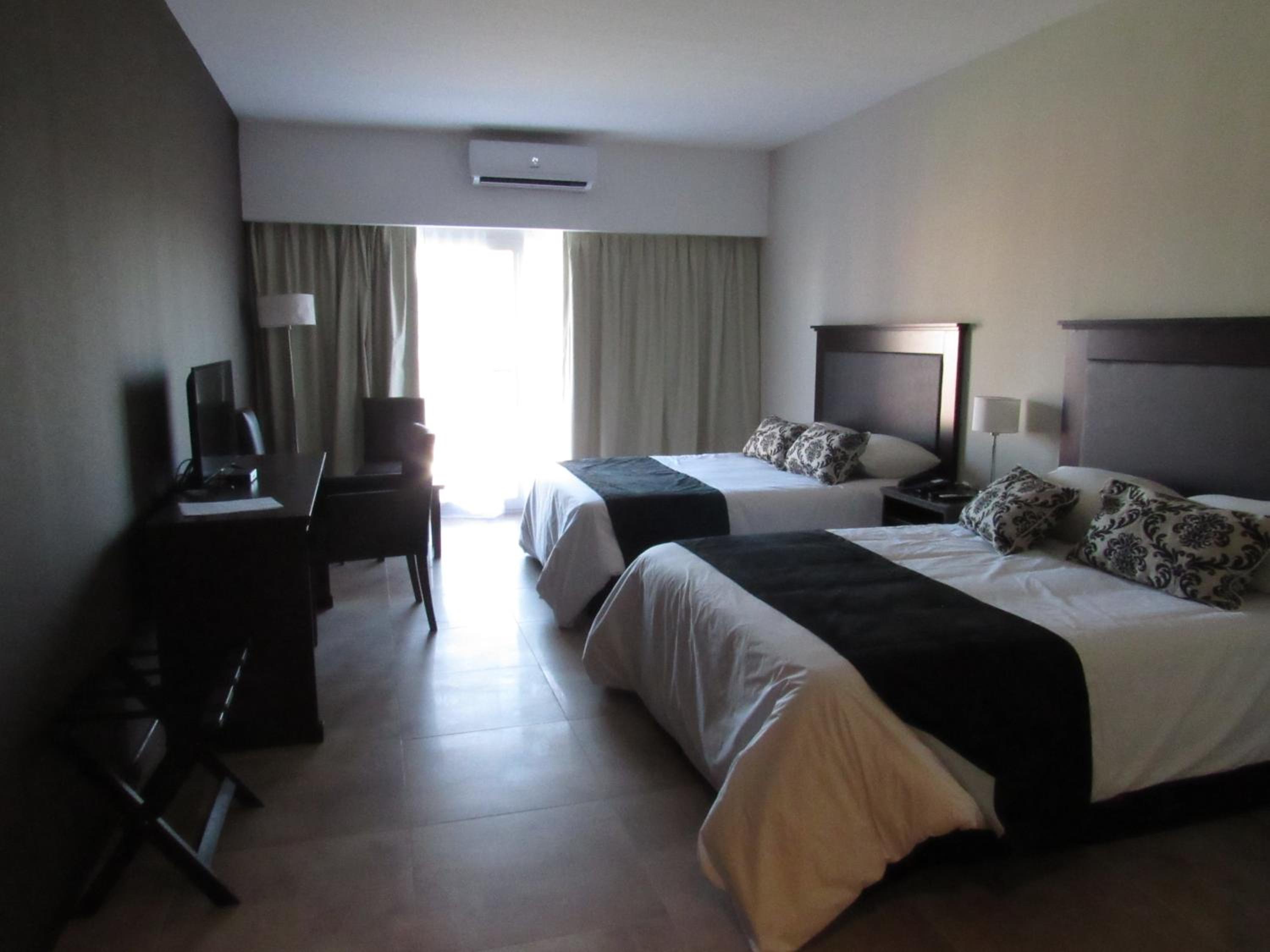 Double Suite with Two Double Beds - Non-Smoking photo 2