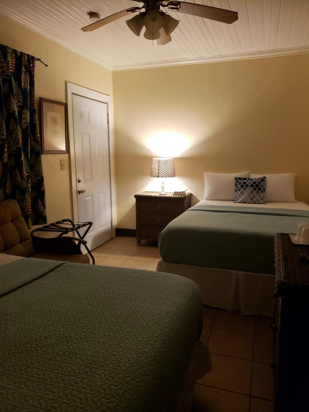 Double Room with Two Double Beds photo 3