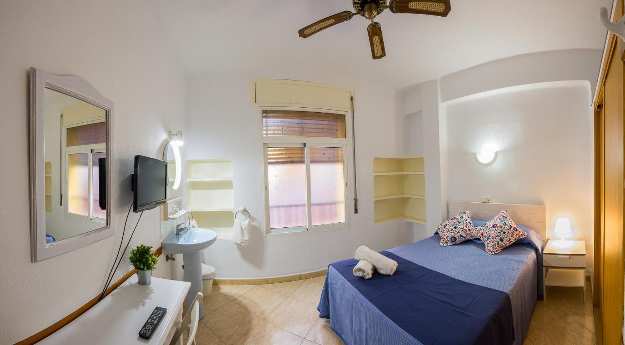 Double or Twin Room with Shared Bathroom photo 3