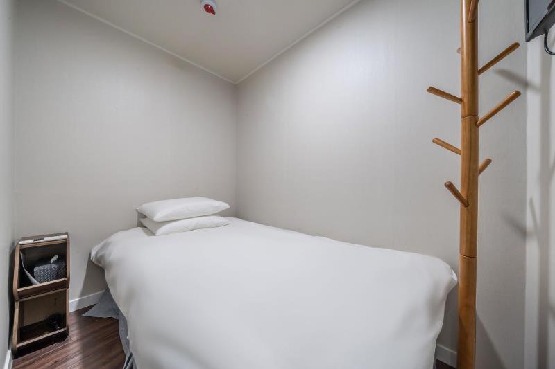 Single Room - Photo 1
