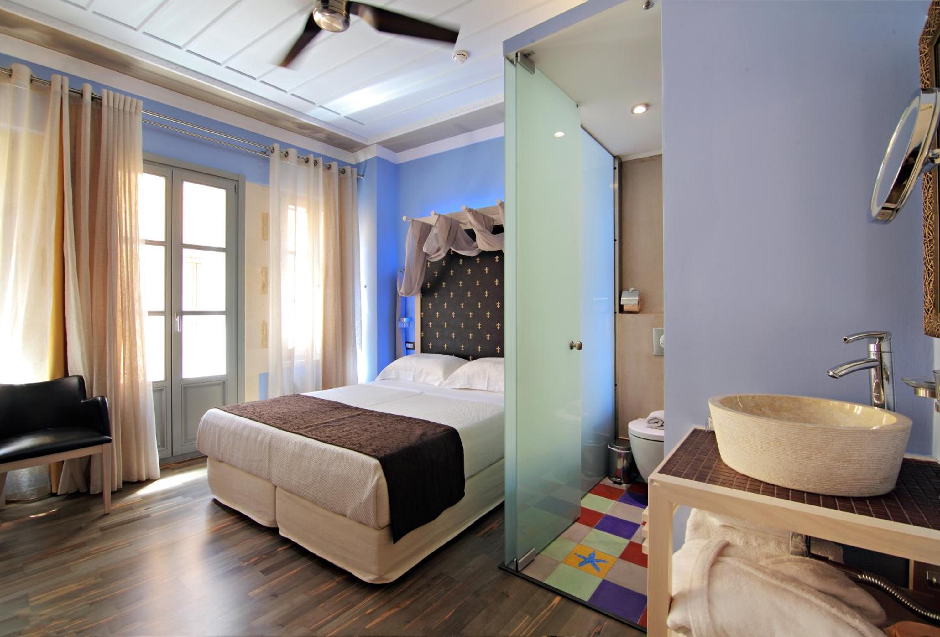 Deluxe Room - Photo 5