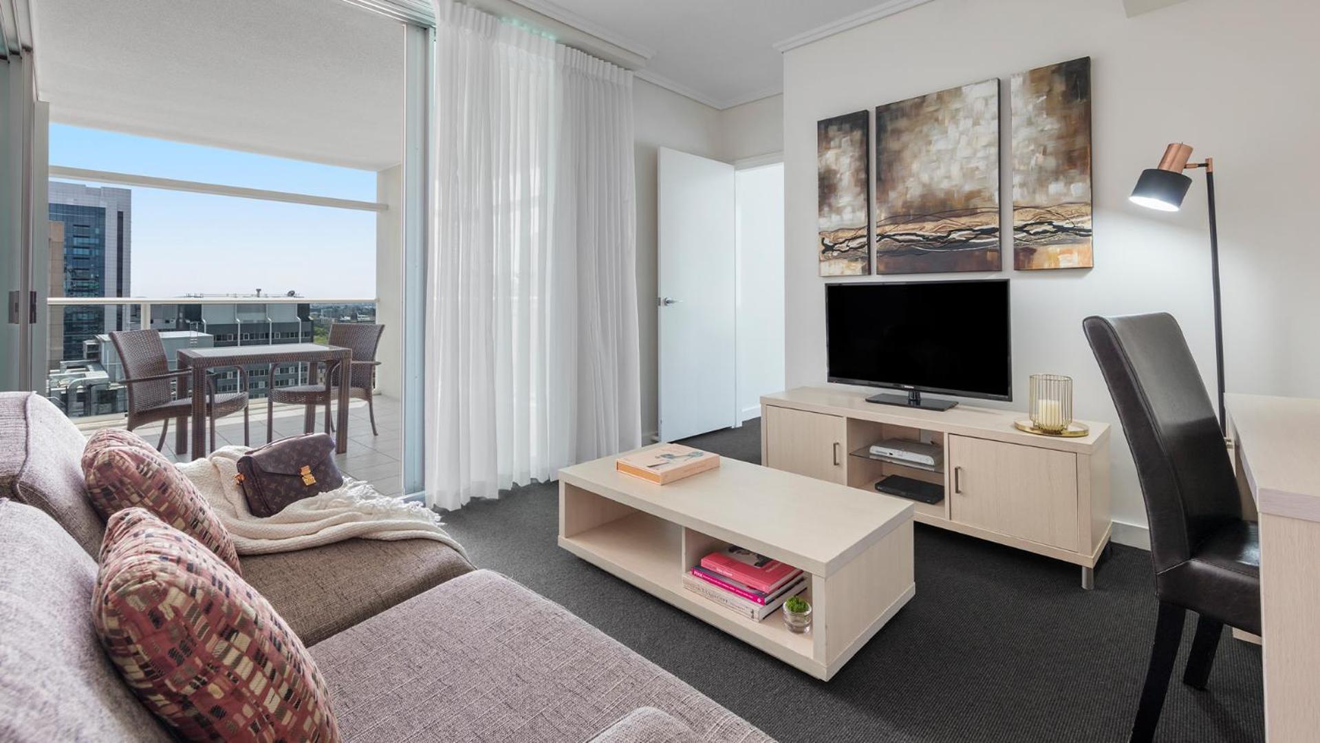 One-Bedroom Apartment - Photo 3