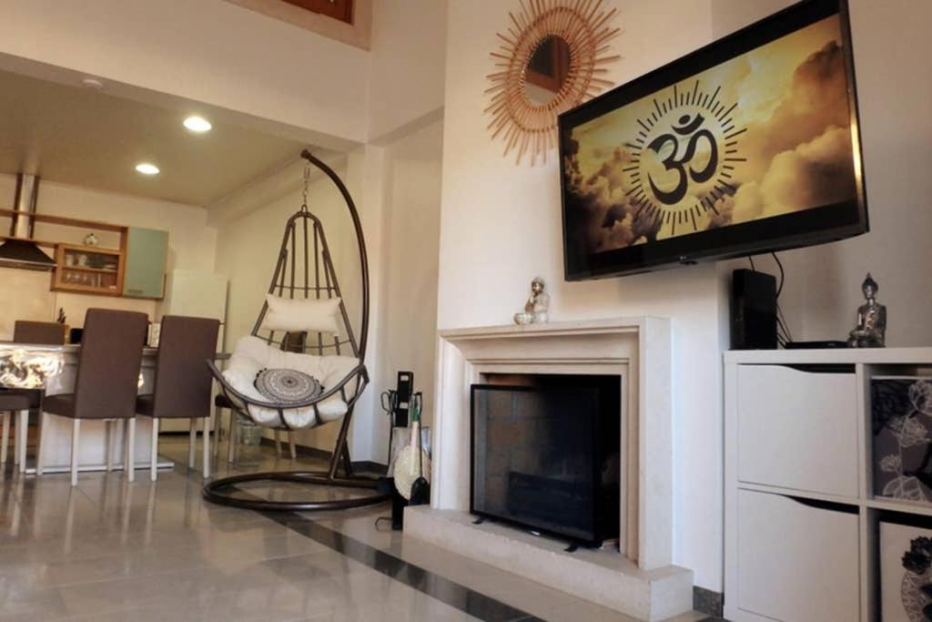 Three-Bedroom Apartment with Balcony photo 1
