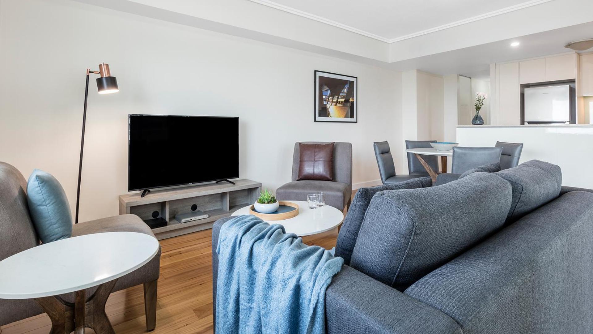 Two-Bedroom Apartment with River View - Photo 2