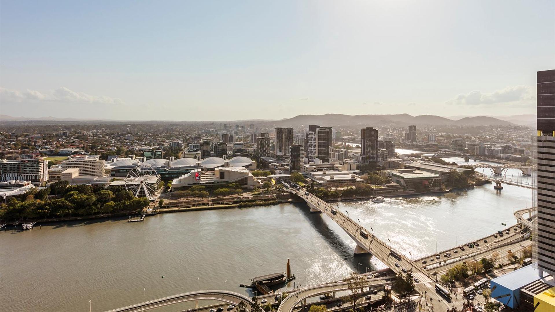 Three-Bedroom Apartment with River View - Photo 8