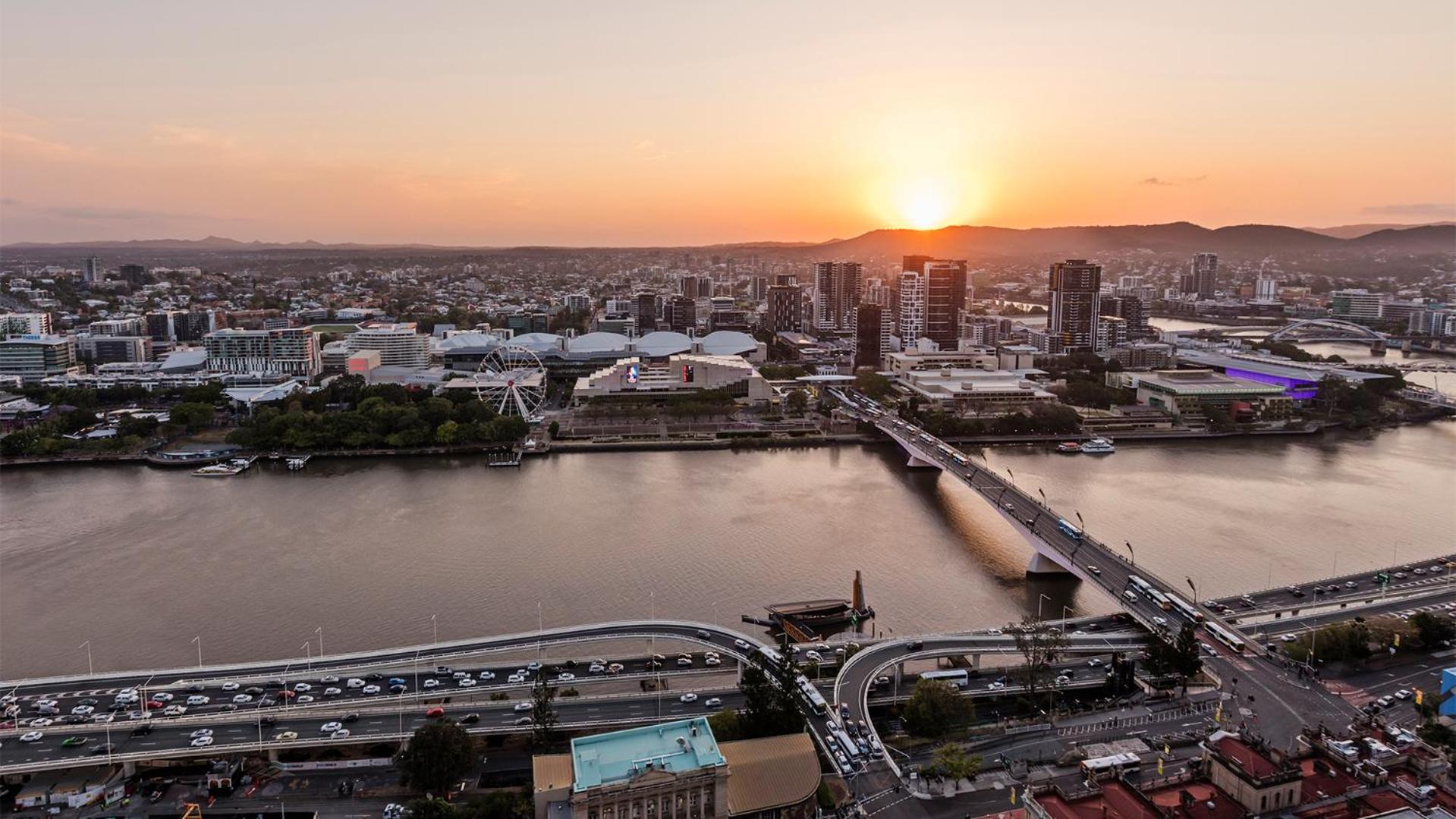 Three-Bedroom Apartment with River View - Photo 7