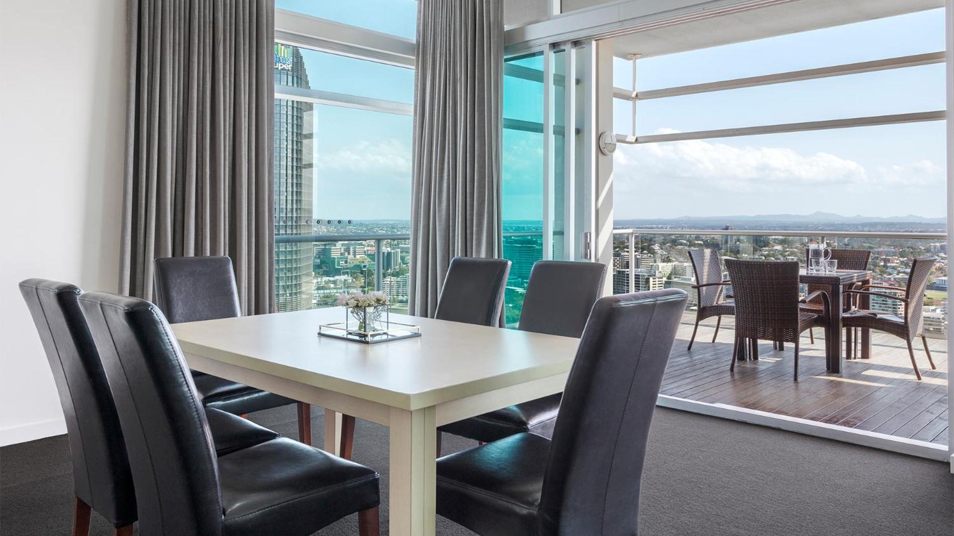 Three-Bedroom Apartment with River View - Photo 21