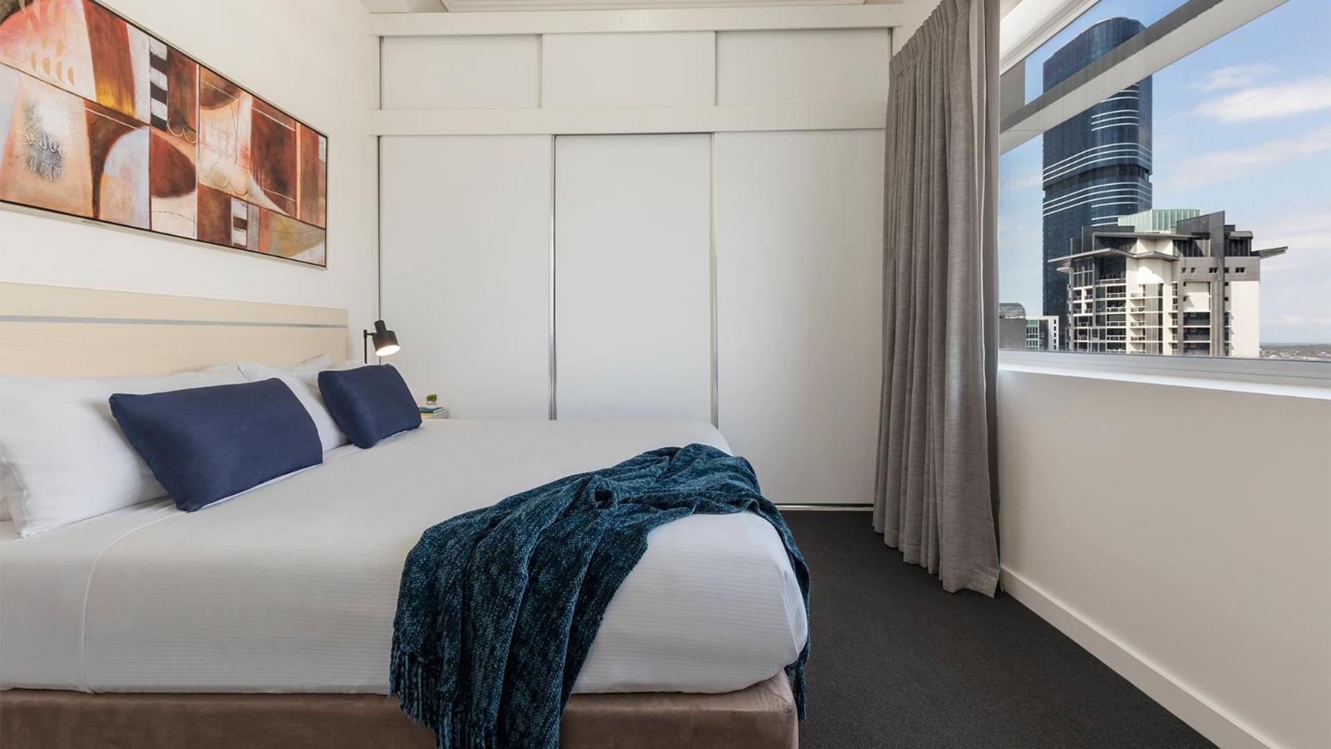 Three-Bedroom Apartment with River View - Photo 17