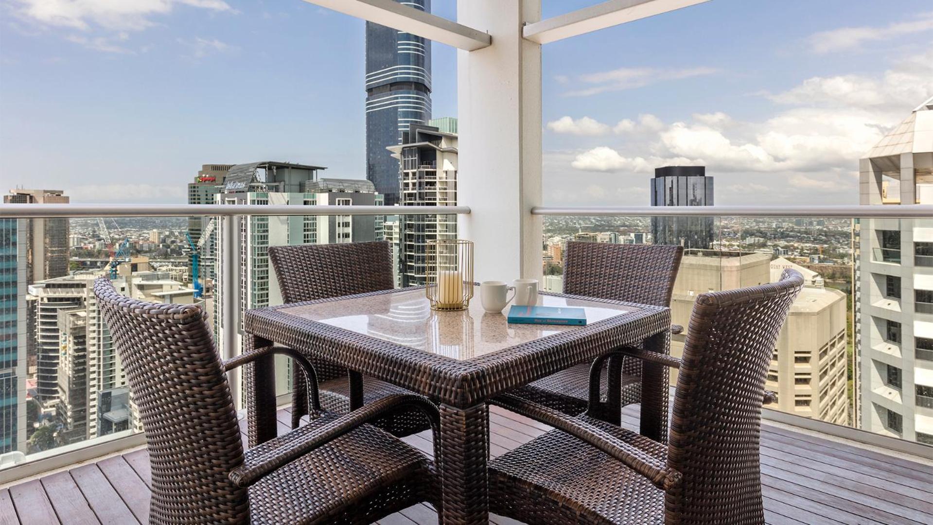 Three-Bedroom Apartment with River View - Photo 11