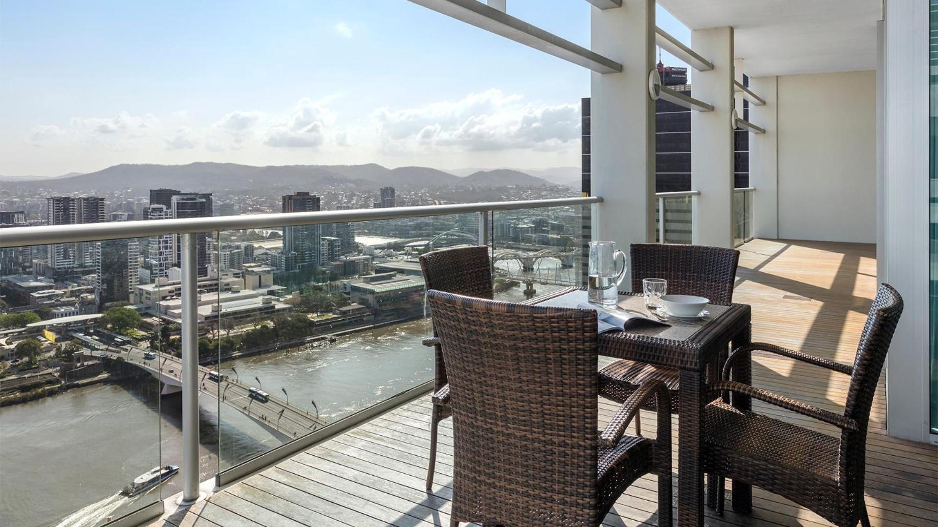 Three-Bedroom Apartment with River View - Photo 12