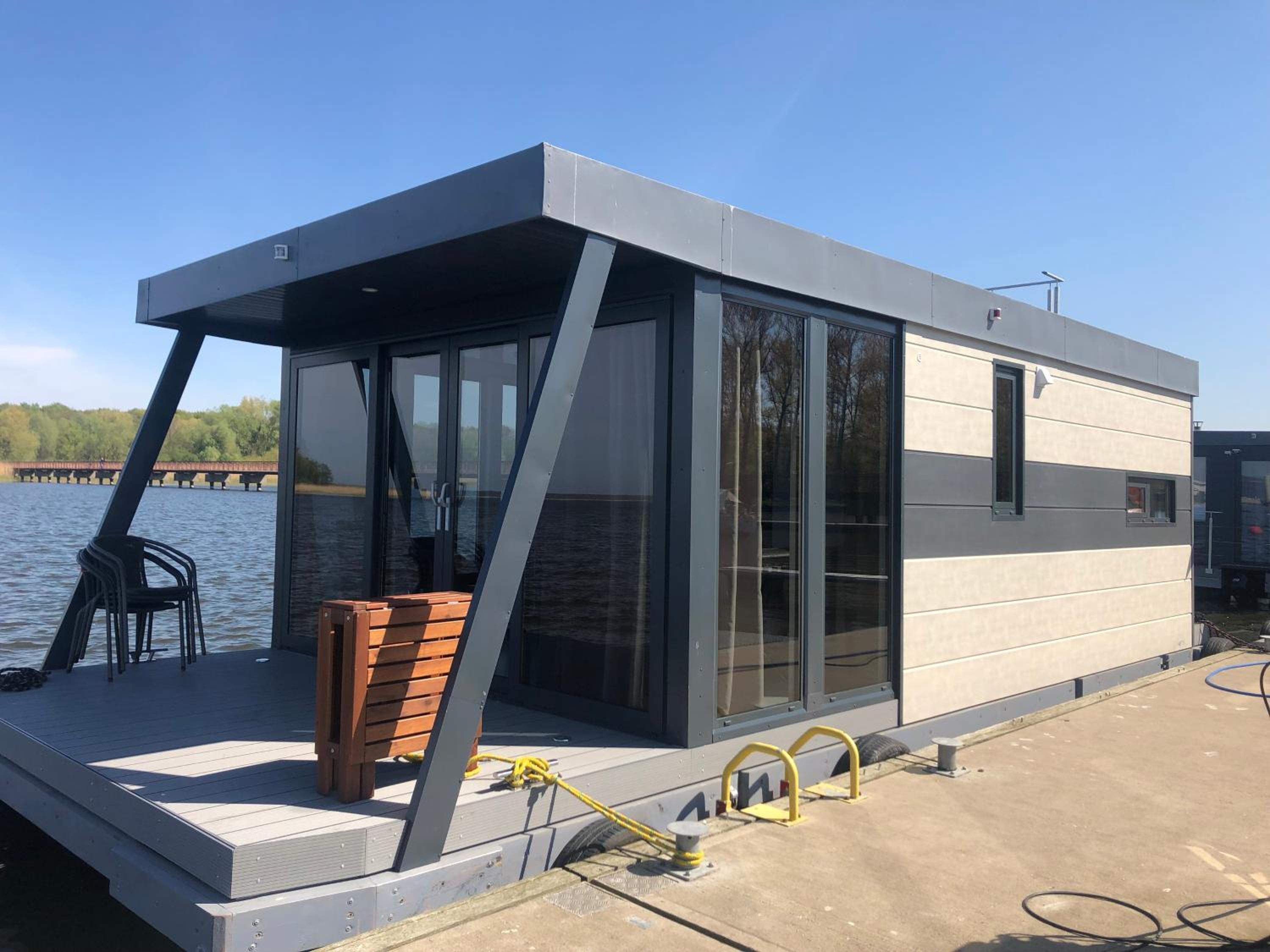 Floating Houseboat Morgan photo 2