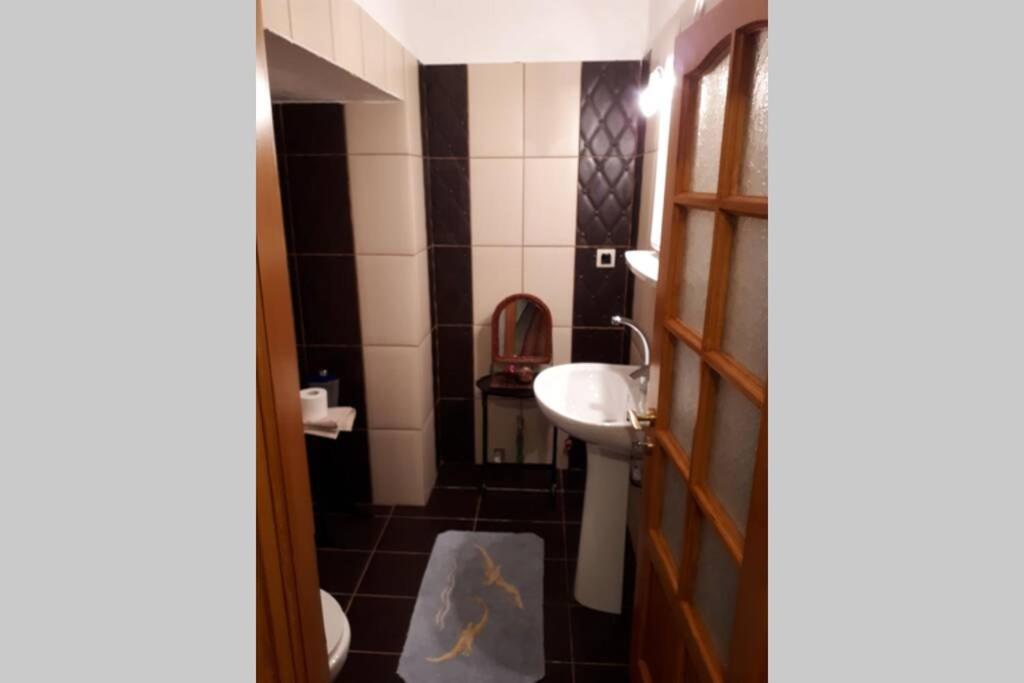 Three-Bedroom Apartment - Photo 39