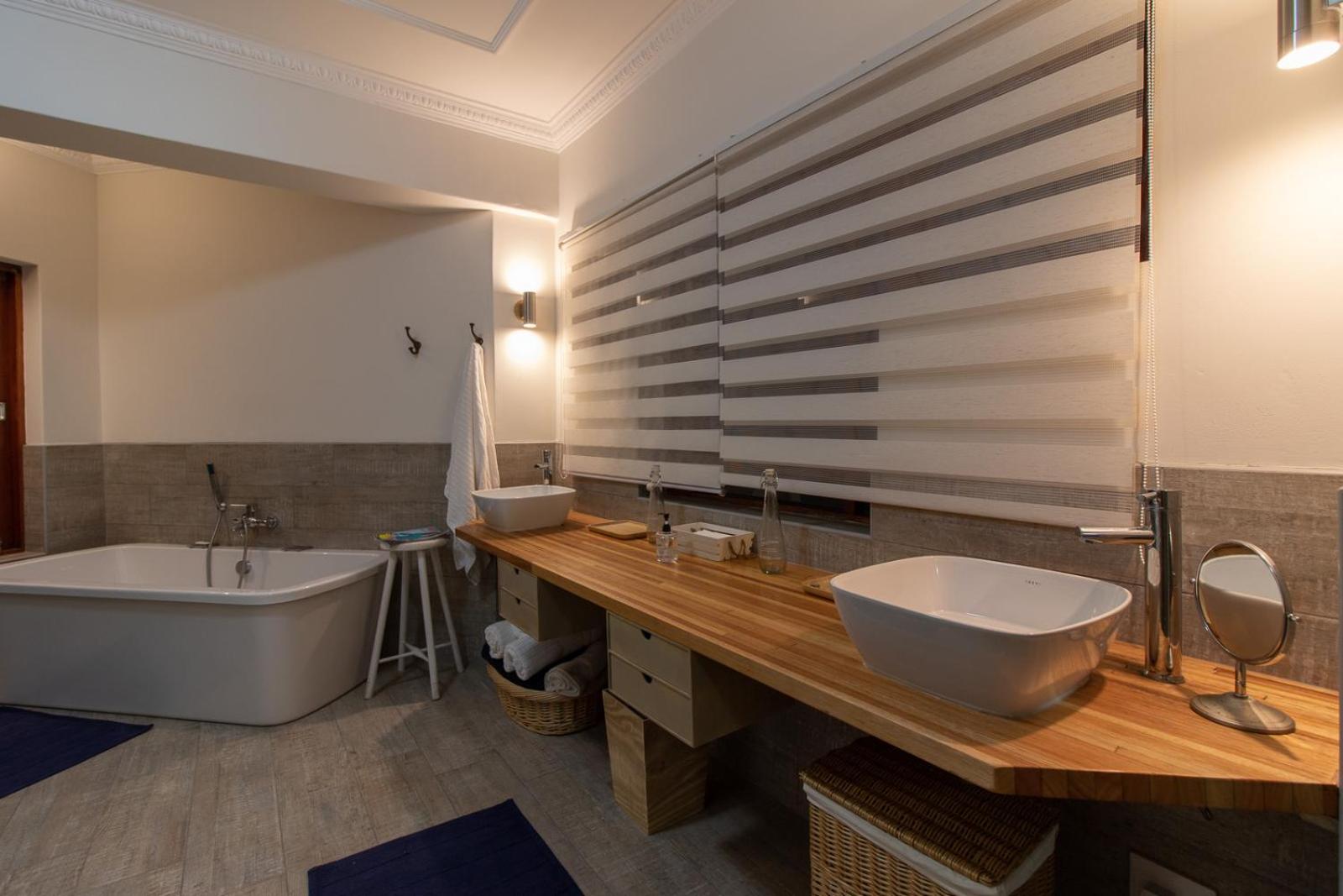 King Room with Sea View - Photo 2