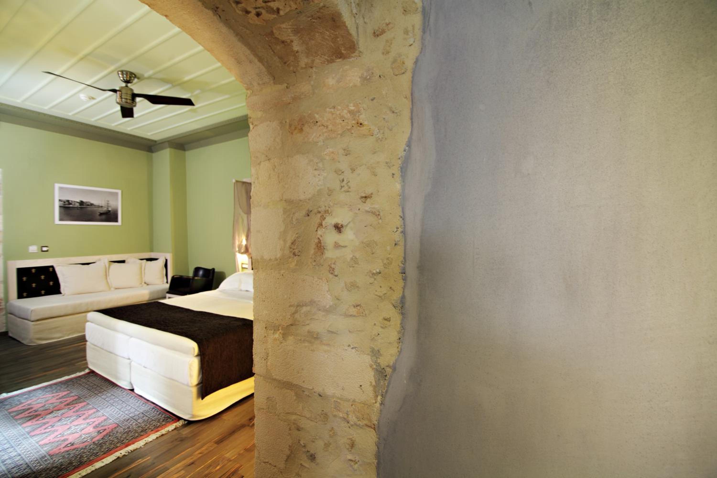 One-Bedroom Suite - Photo 2