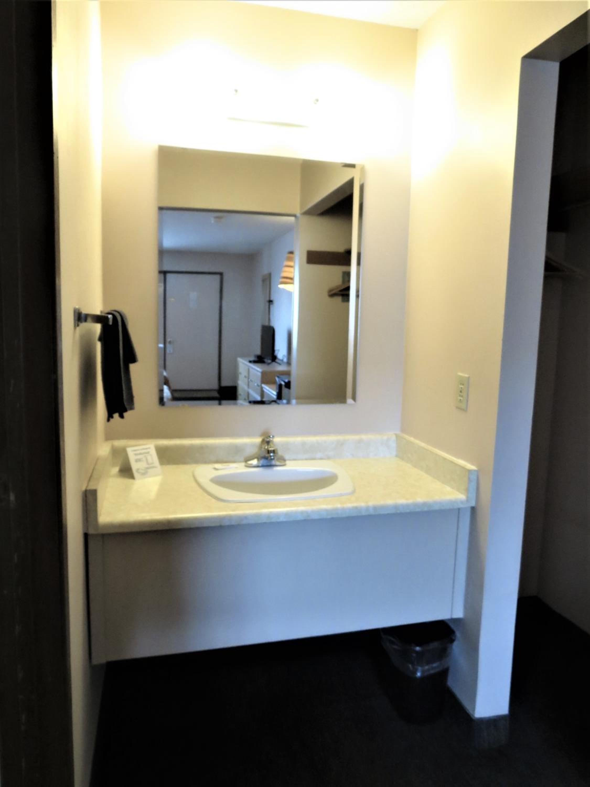Classic Quadruple Room - Photo 15