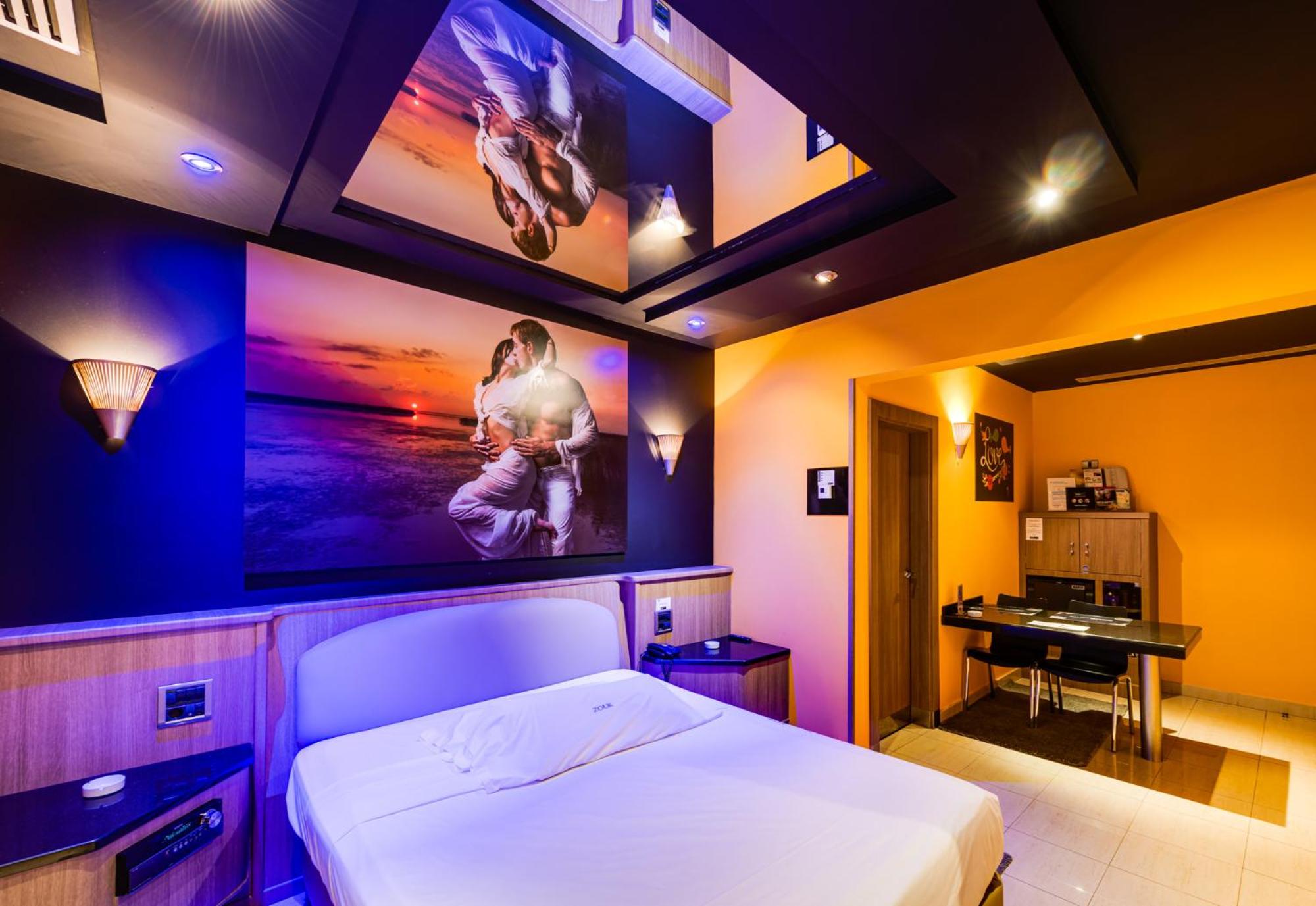 Suite with Spa Bath photo 3