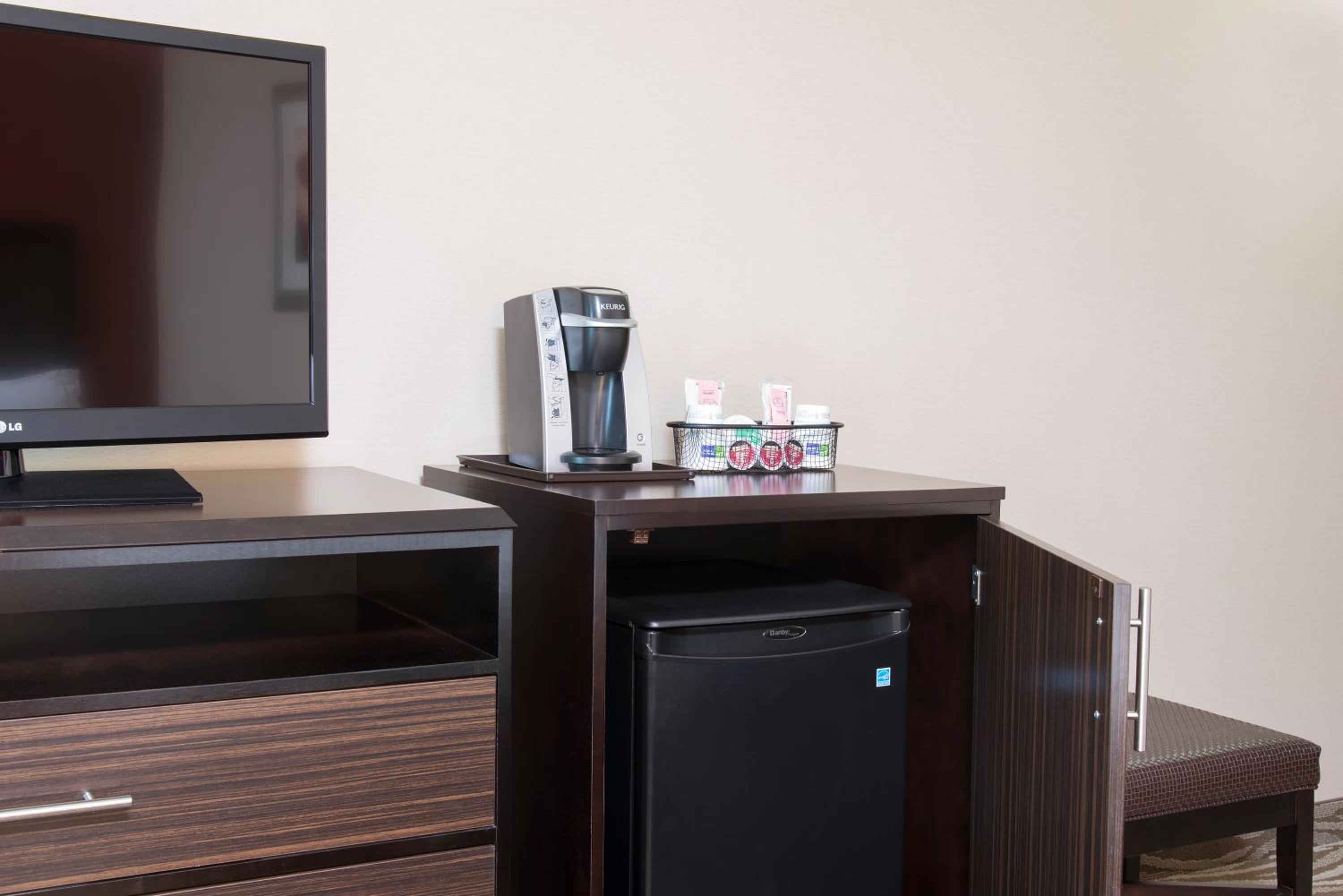 Standard King Room - Photo 4