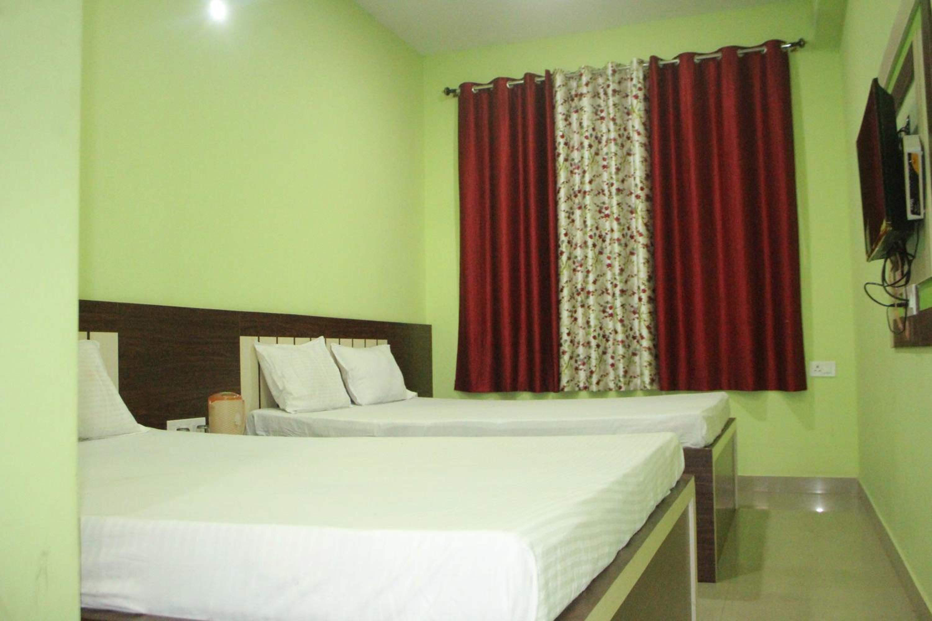 Standard Queen Room with Two Queen Beds- Non AC photo 1