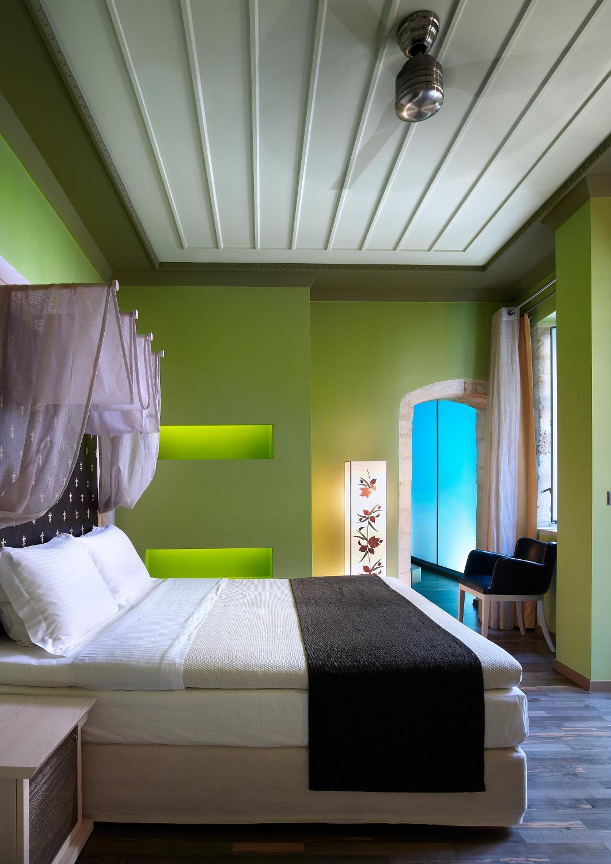 One-Bedroom Suite - Photo 9