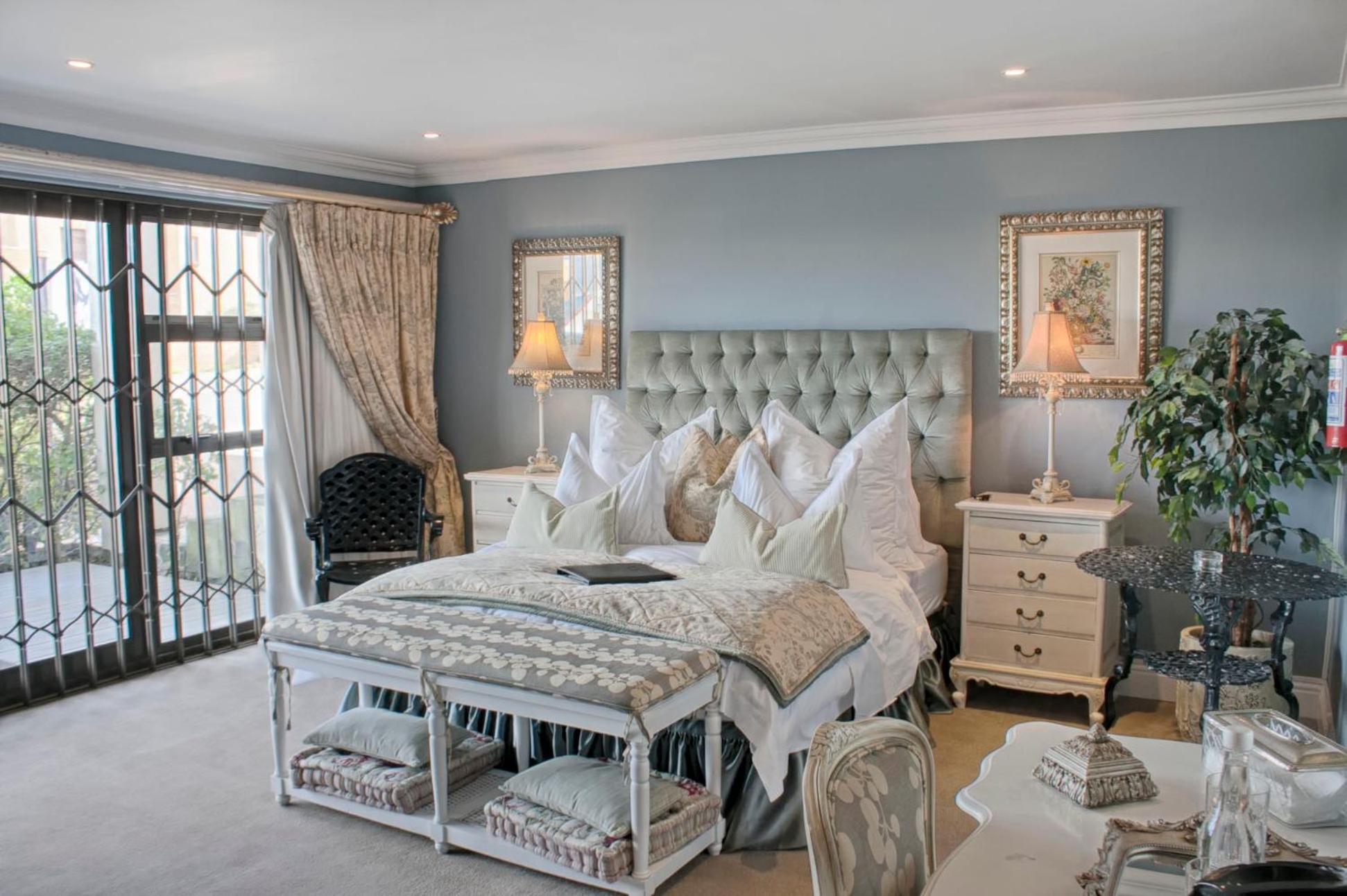 Deluxe Double Room with Shower & Bath (Waves / Blouberg) photo 1