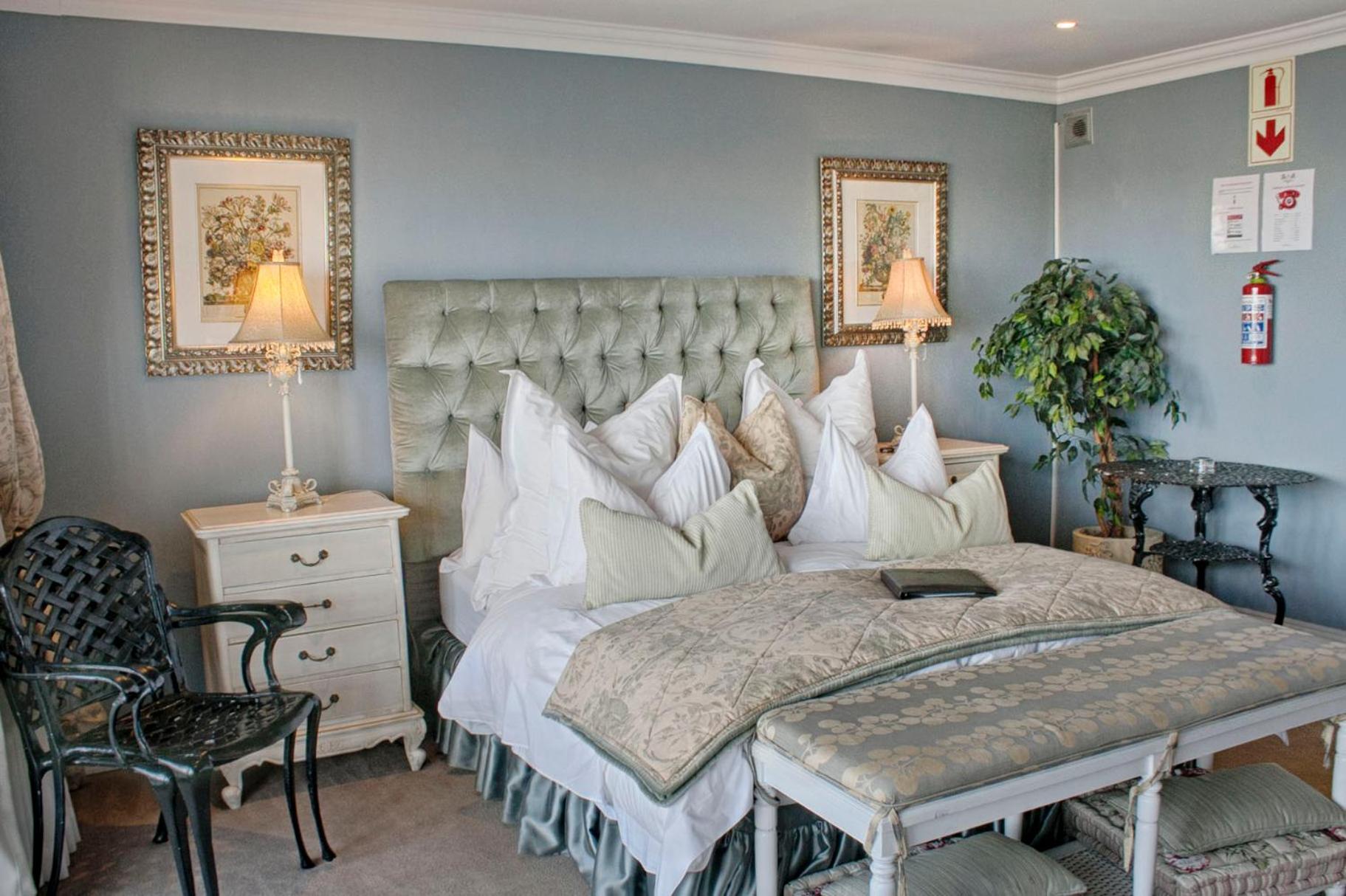 Deluxe Double Room with Shower & Bath (Waves / Blouberg) photo 2