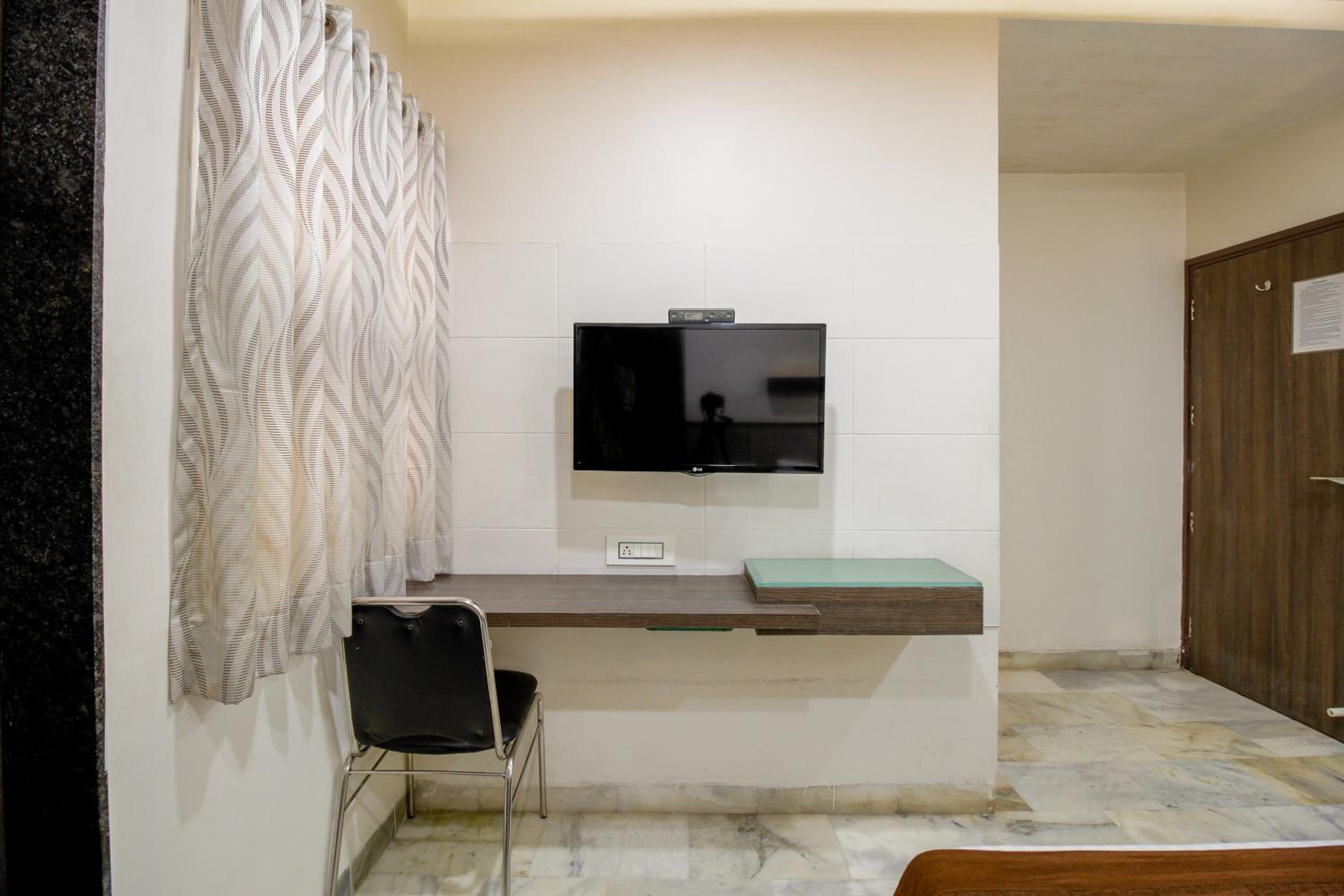 Standard Double or Twin Room - Photo 18