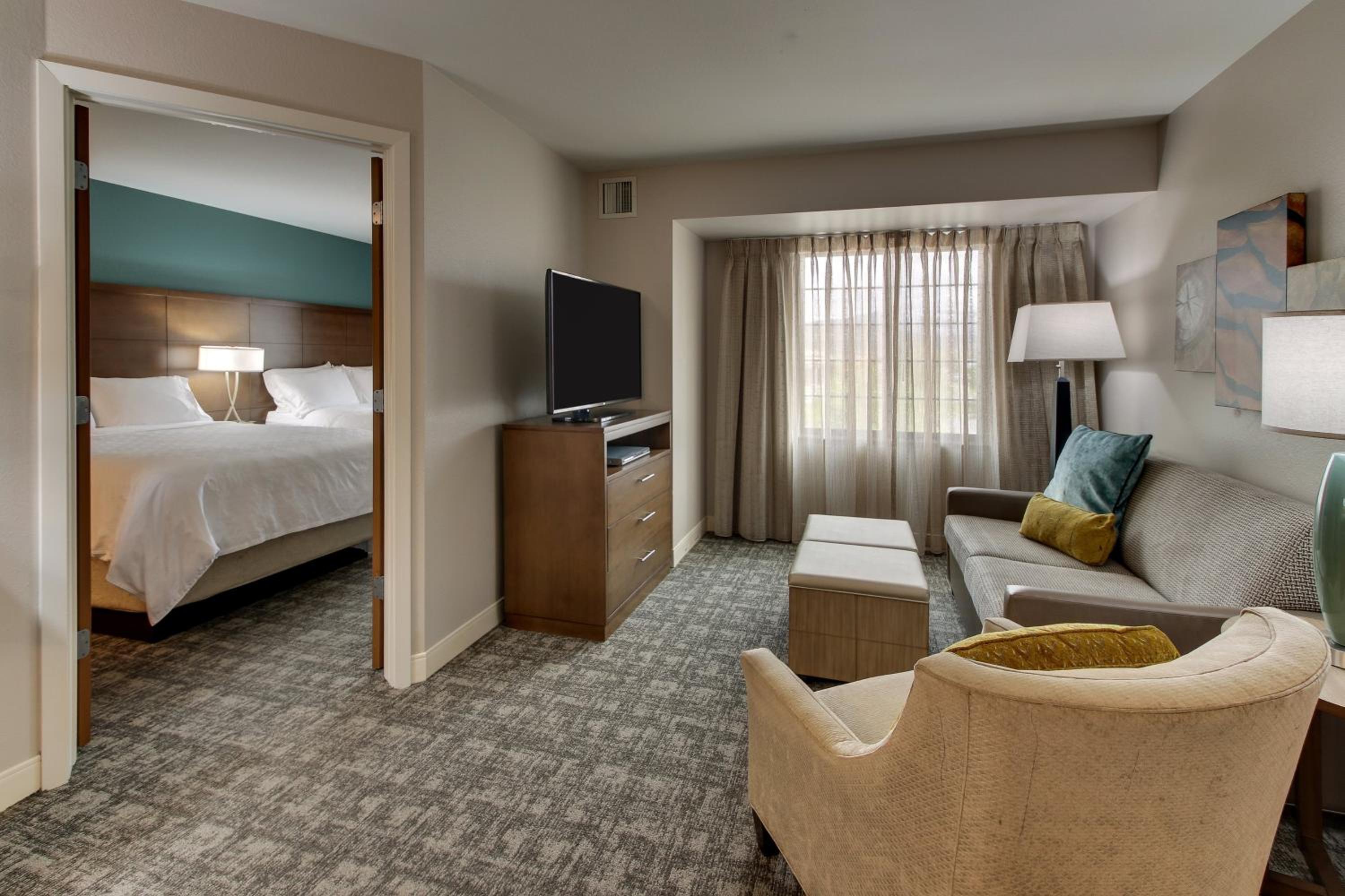 One-Bedroom Queen Suite with Two Queen Beds - Photo 10