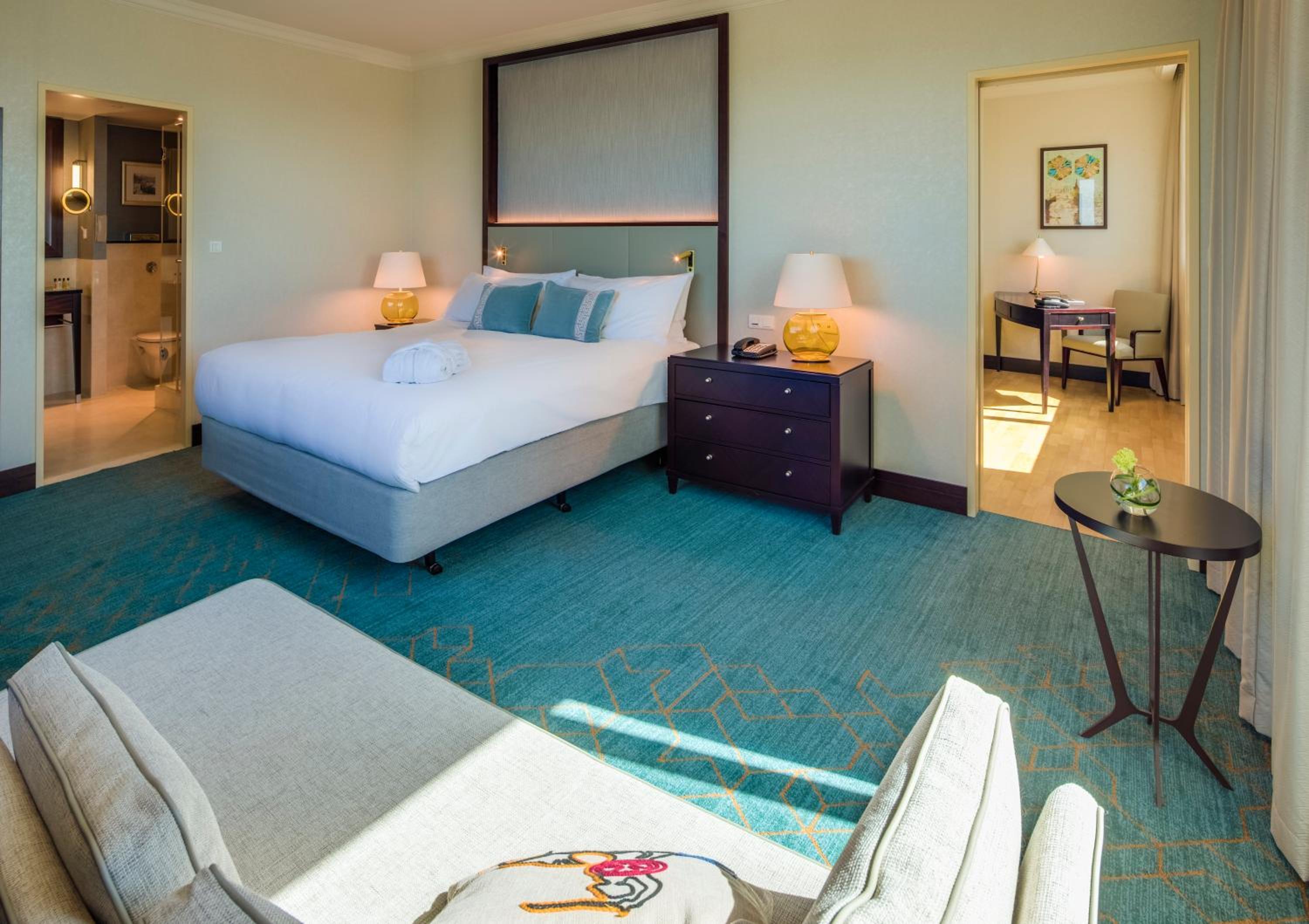 One-Bedroom Suite - Photo 12
