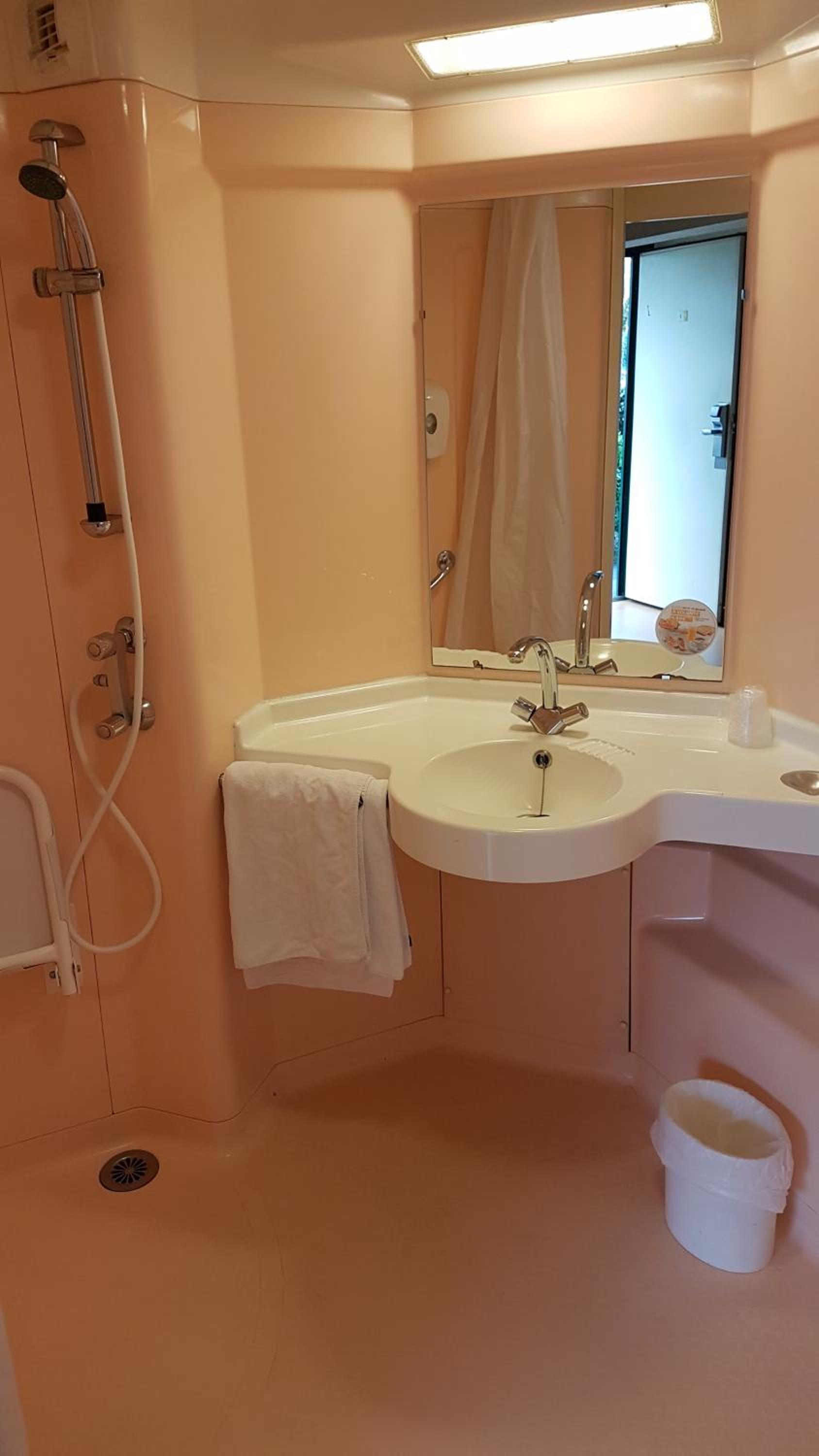Double Room - Photo 6