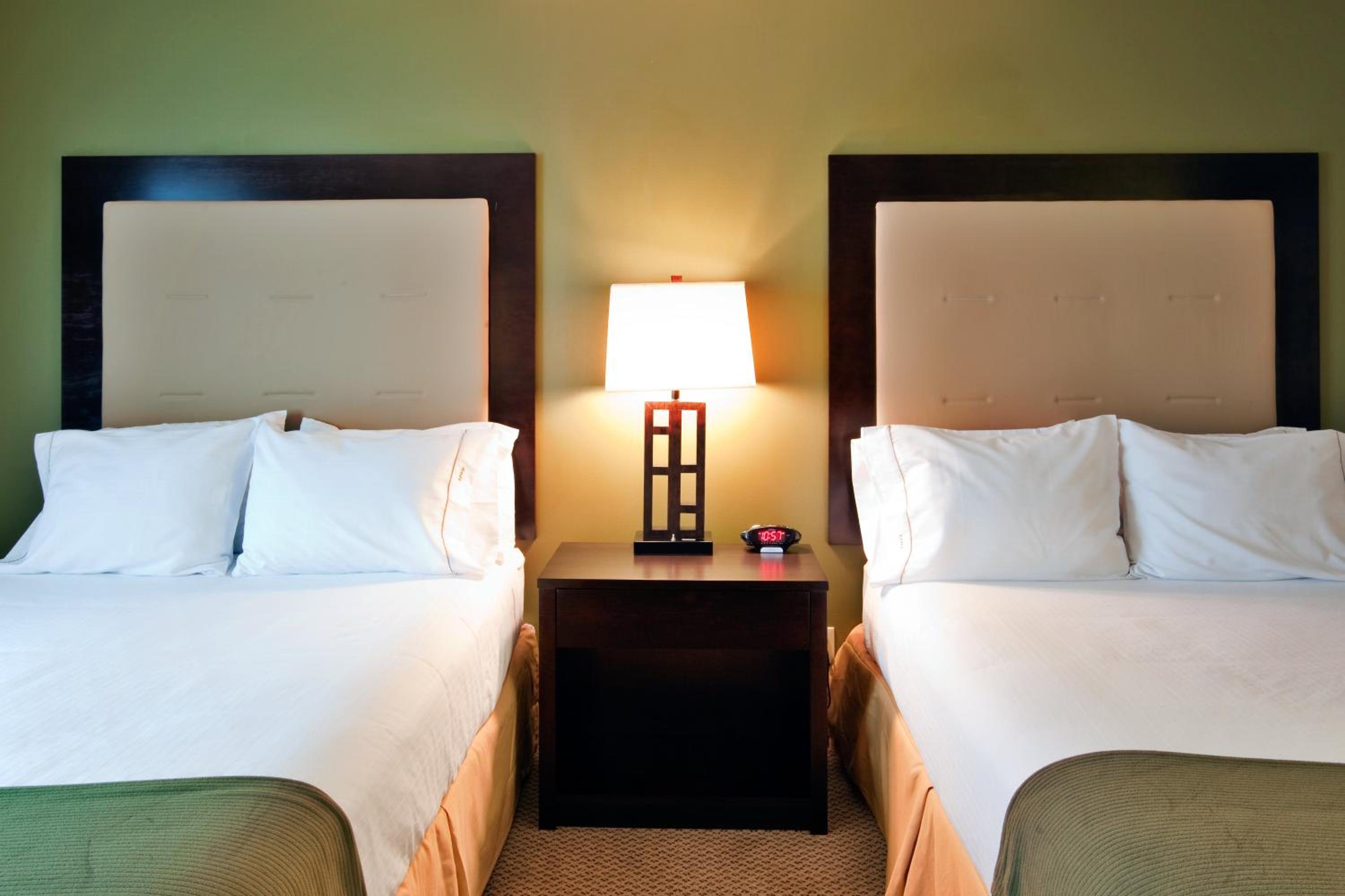 Standard Room with Two Queen Beds - Photo 1