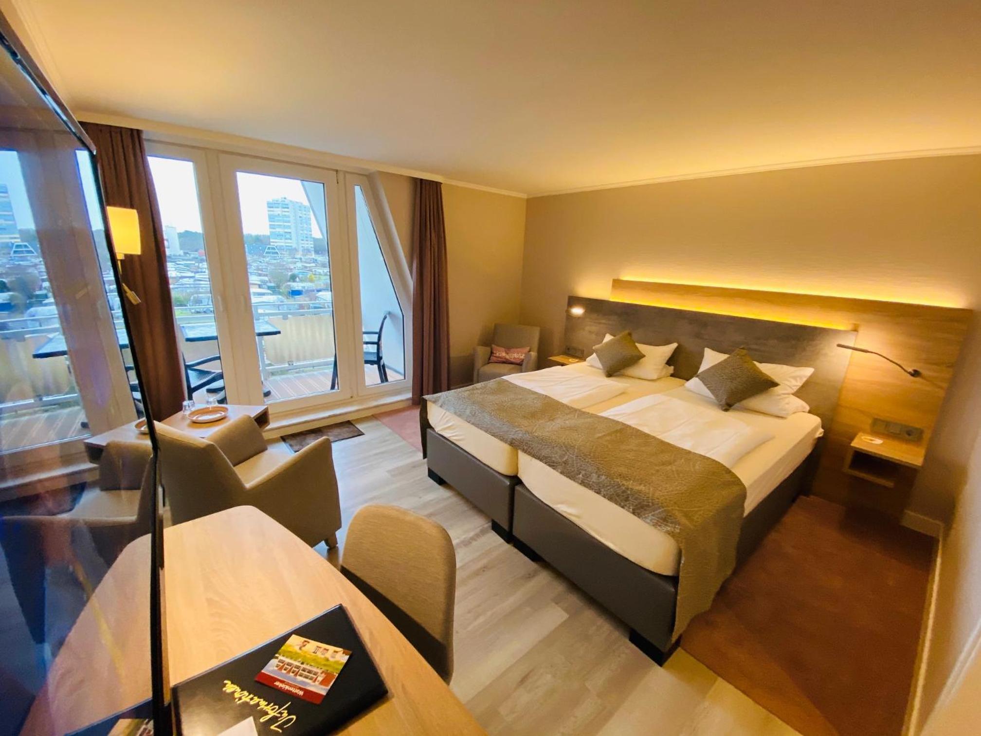 Standard Double Room with Side Sea View photo 1