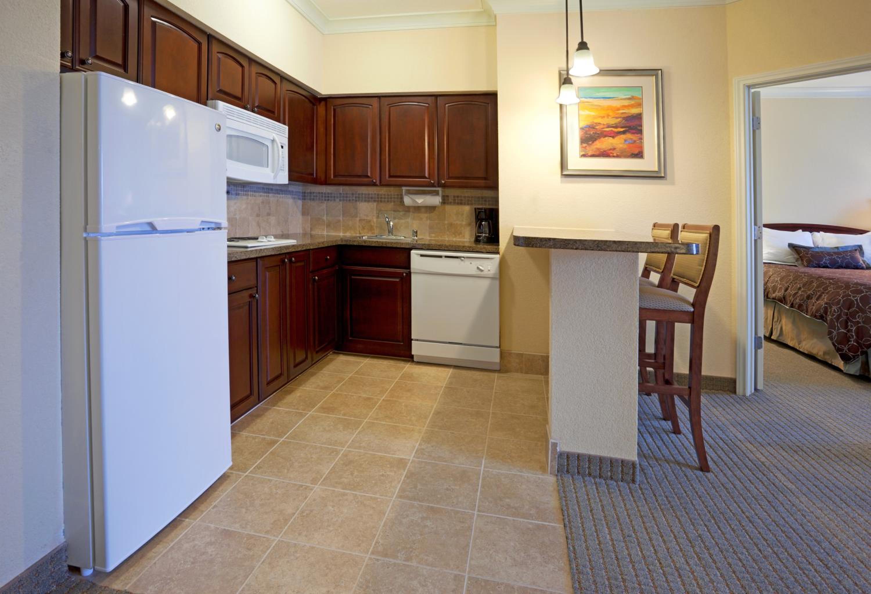 One-Bedroom King Suite - Photo 3