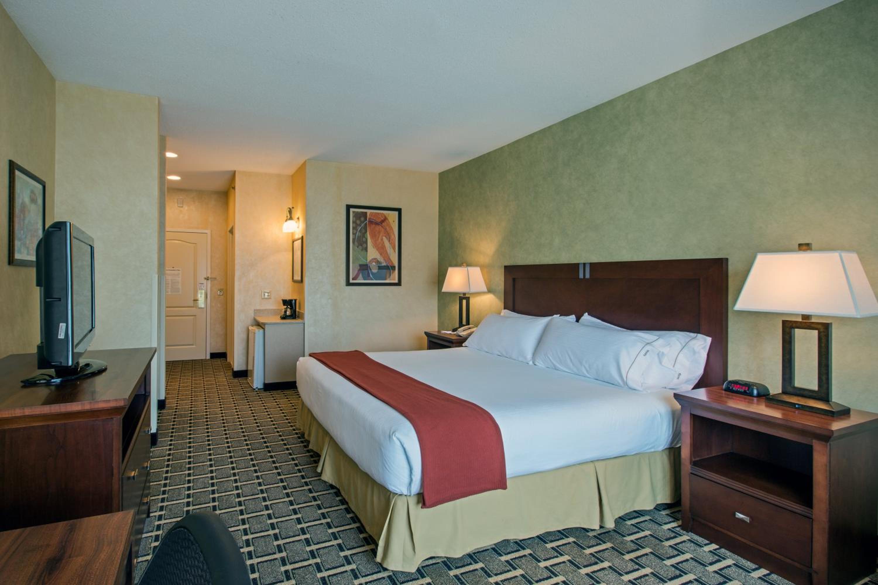 Standard King Room photo 1