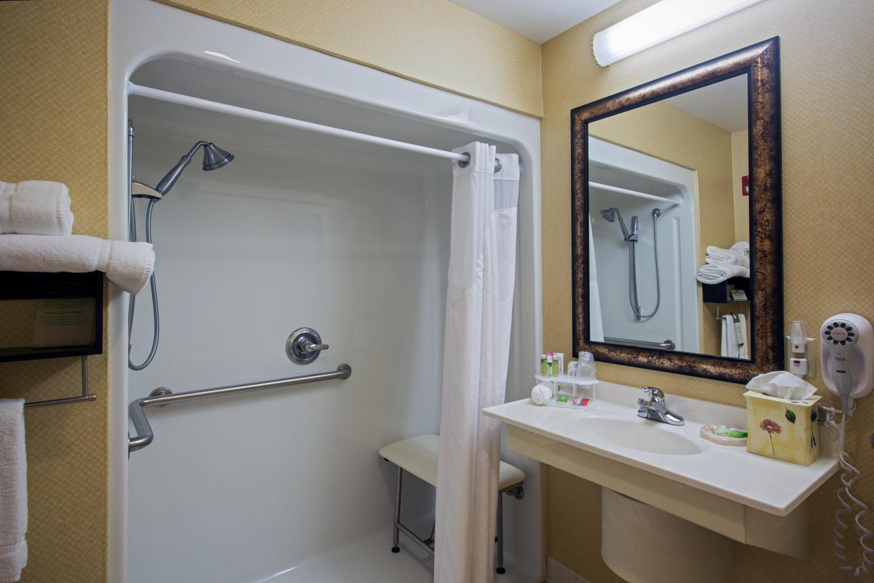 King Room - Disability Access photo 2