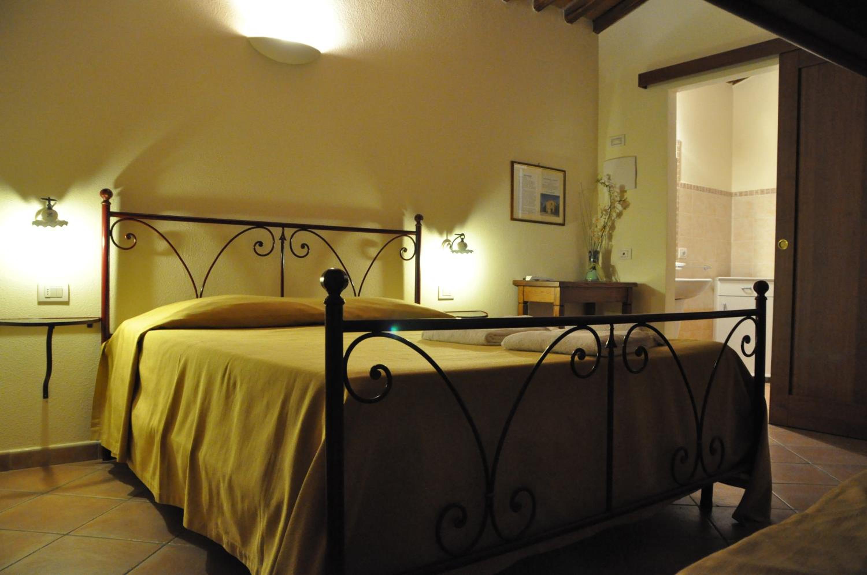 Double Room - Photo 16
